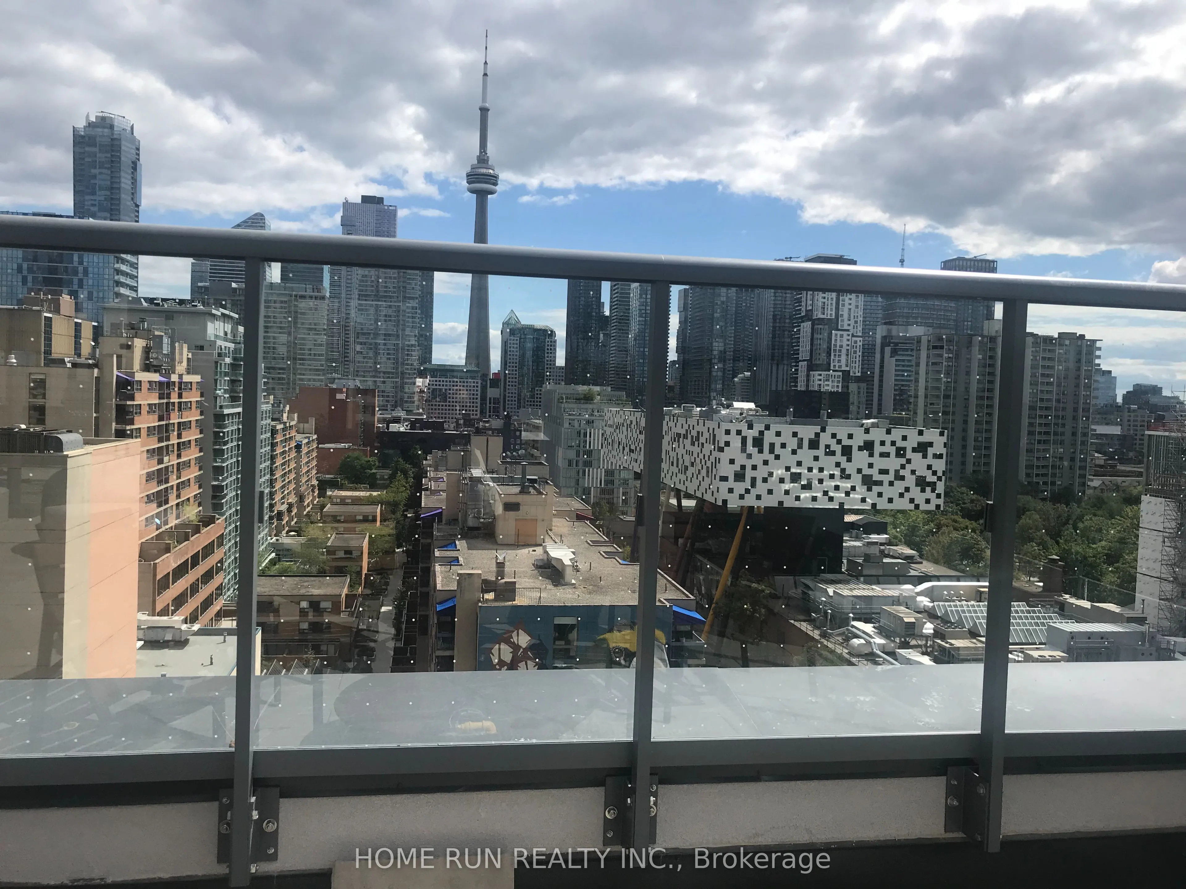 280 Dundas Street W, #2913