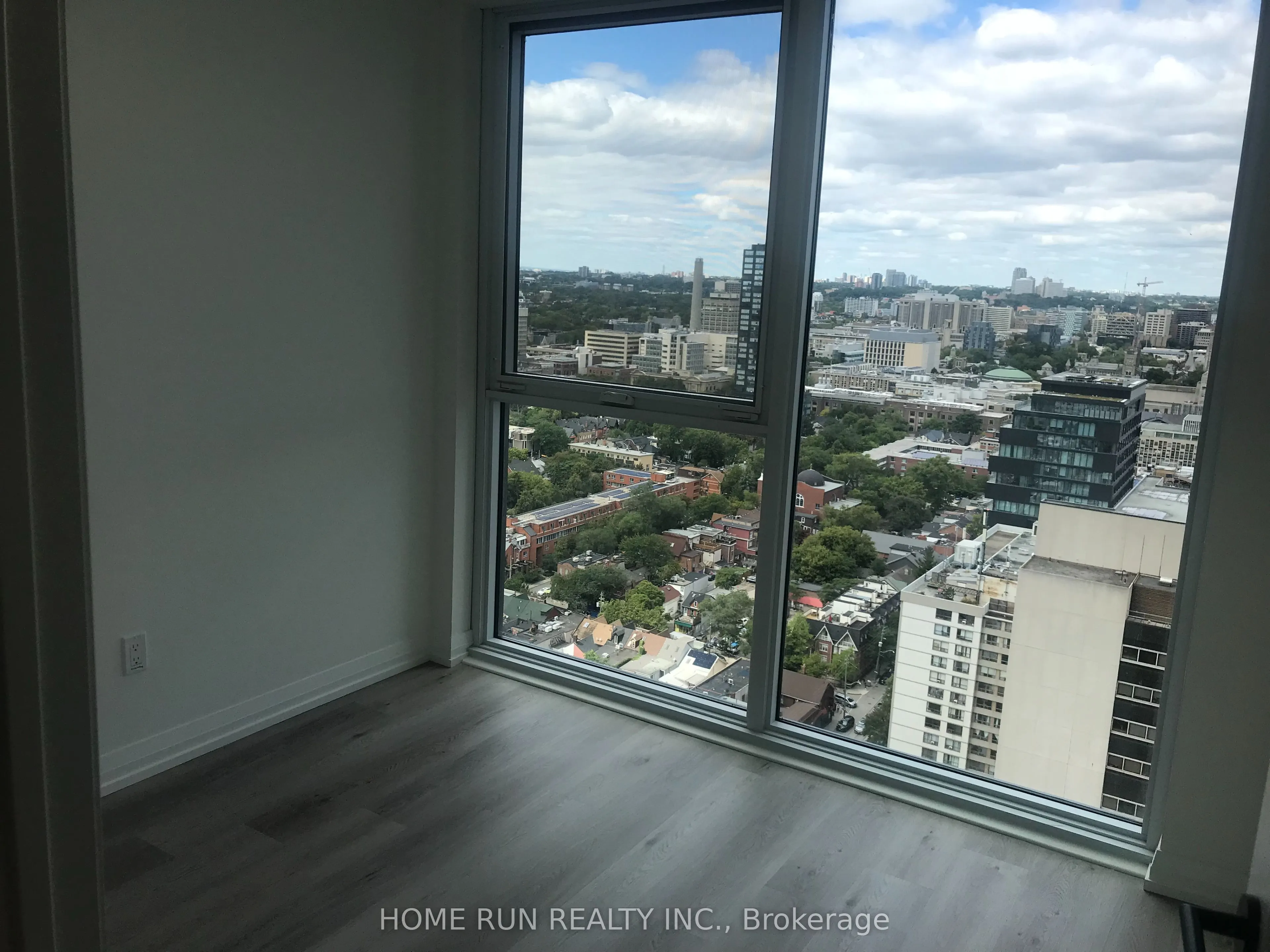 280 Dundas Street W, #2913
