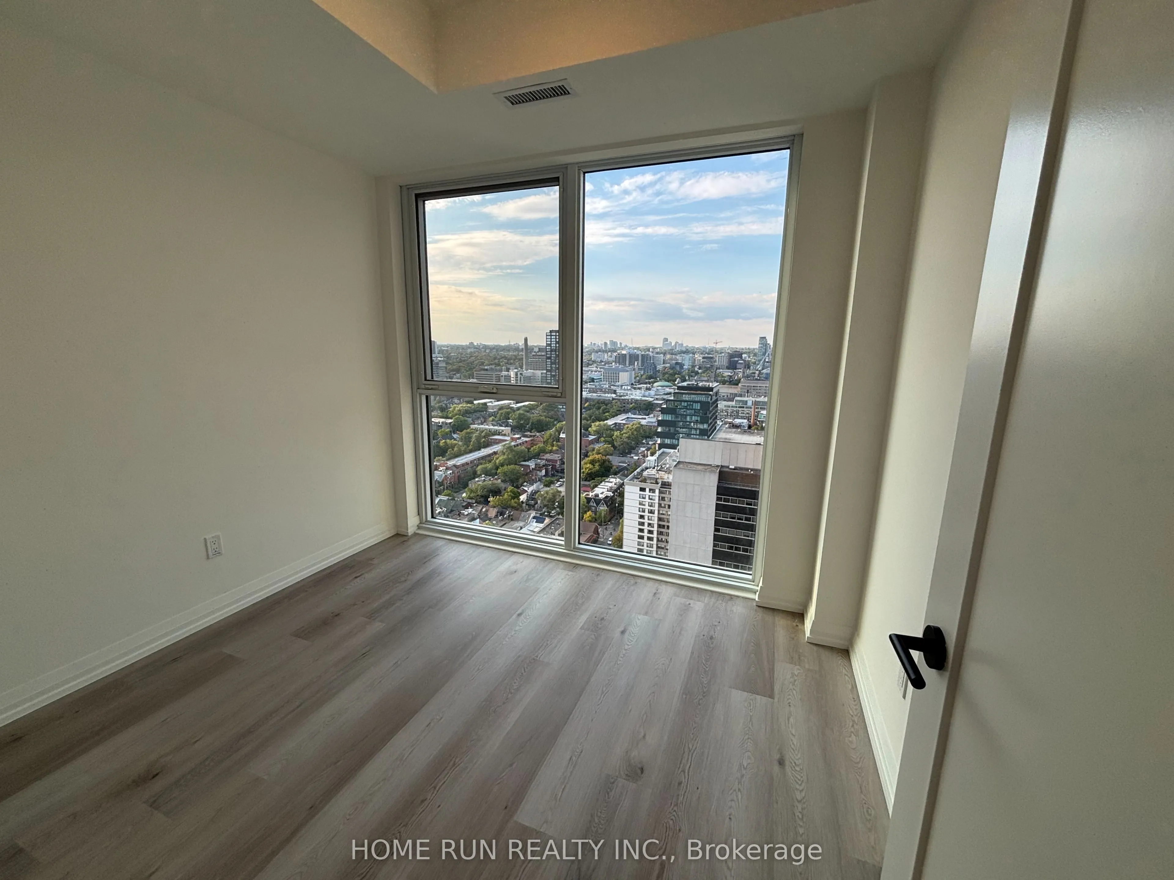 280 Dundas Street W, #2913