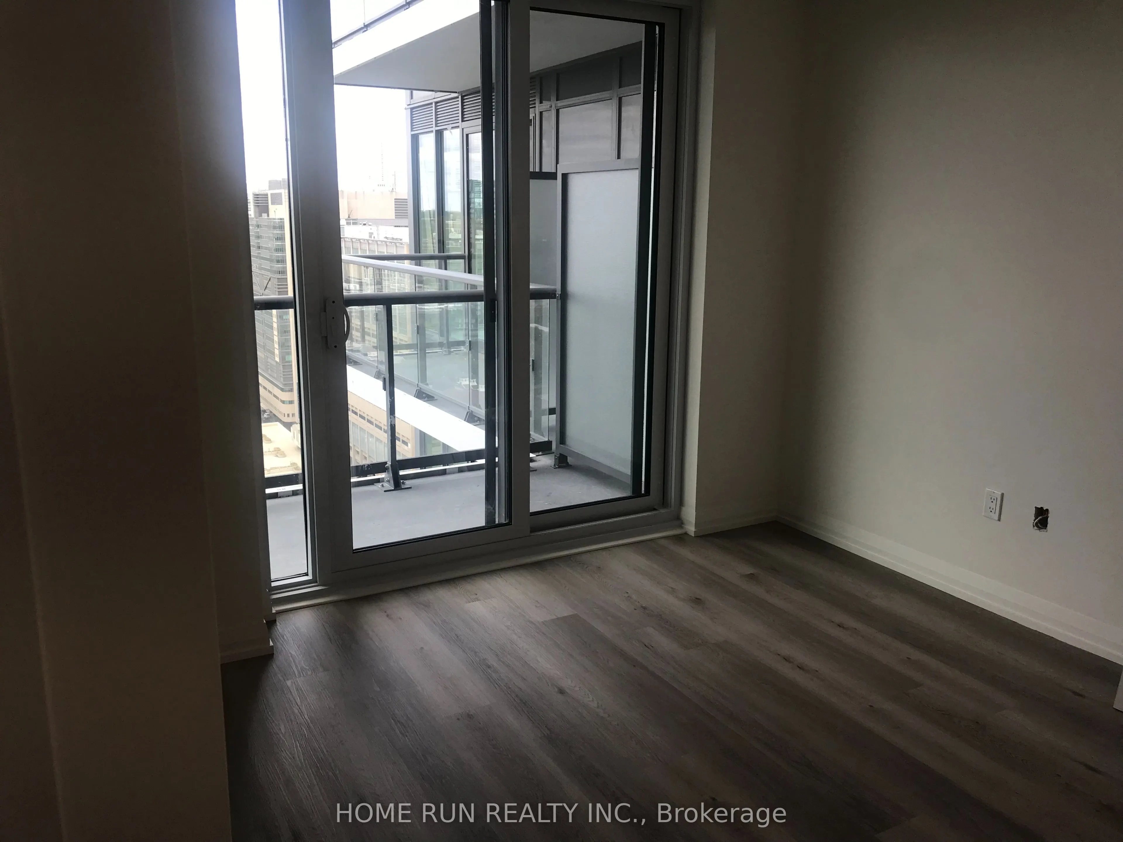 280 Dundas Street W, #2913