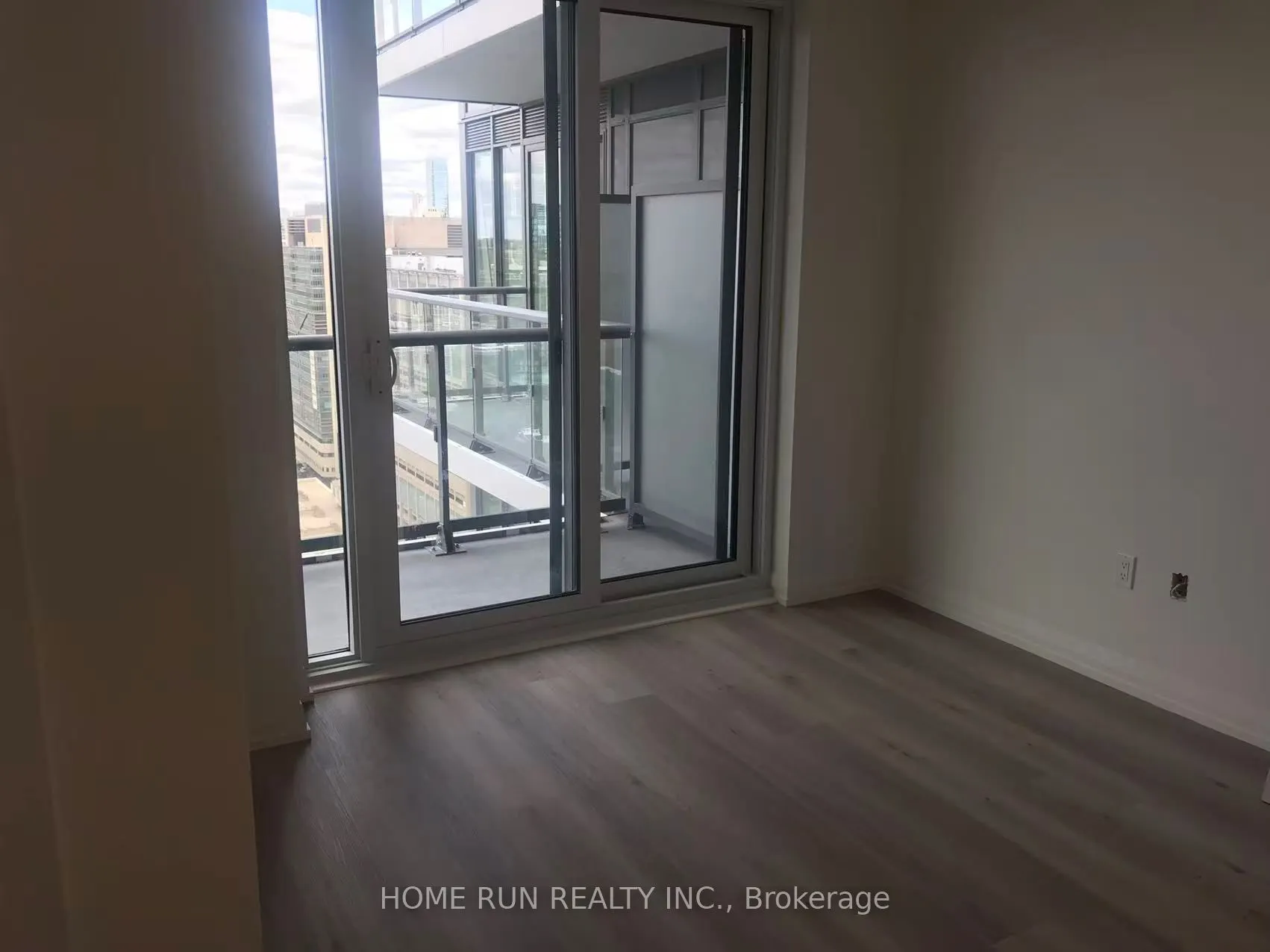 280 Dundas Street W, #2913