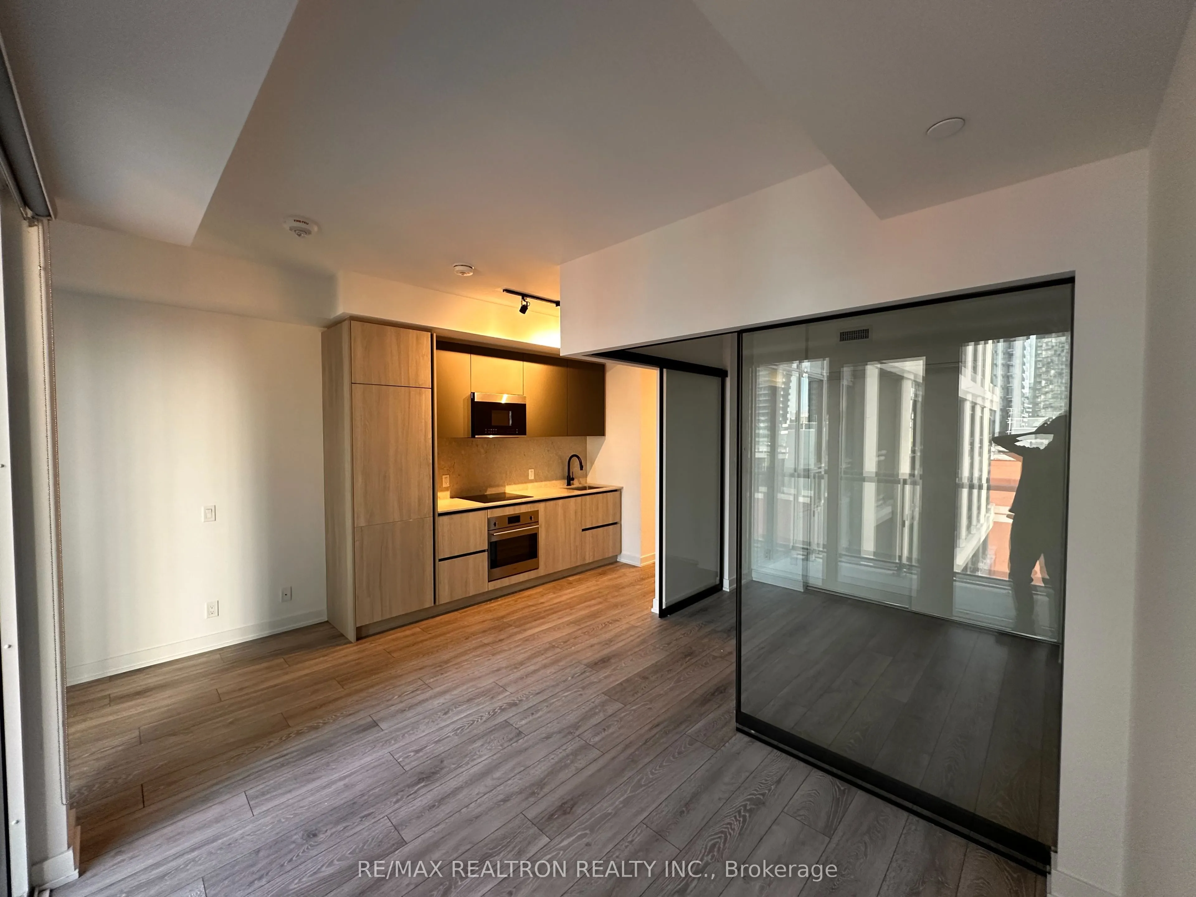 108 Peter St Street, #1710