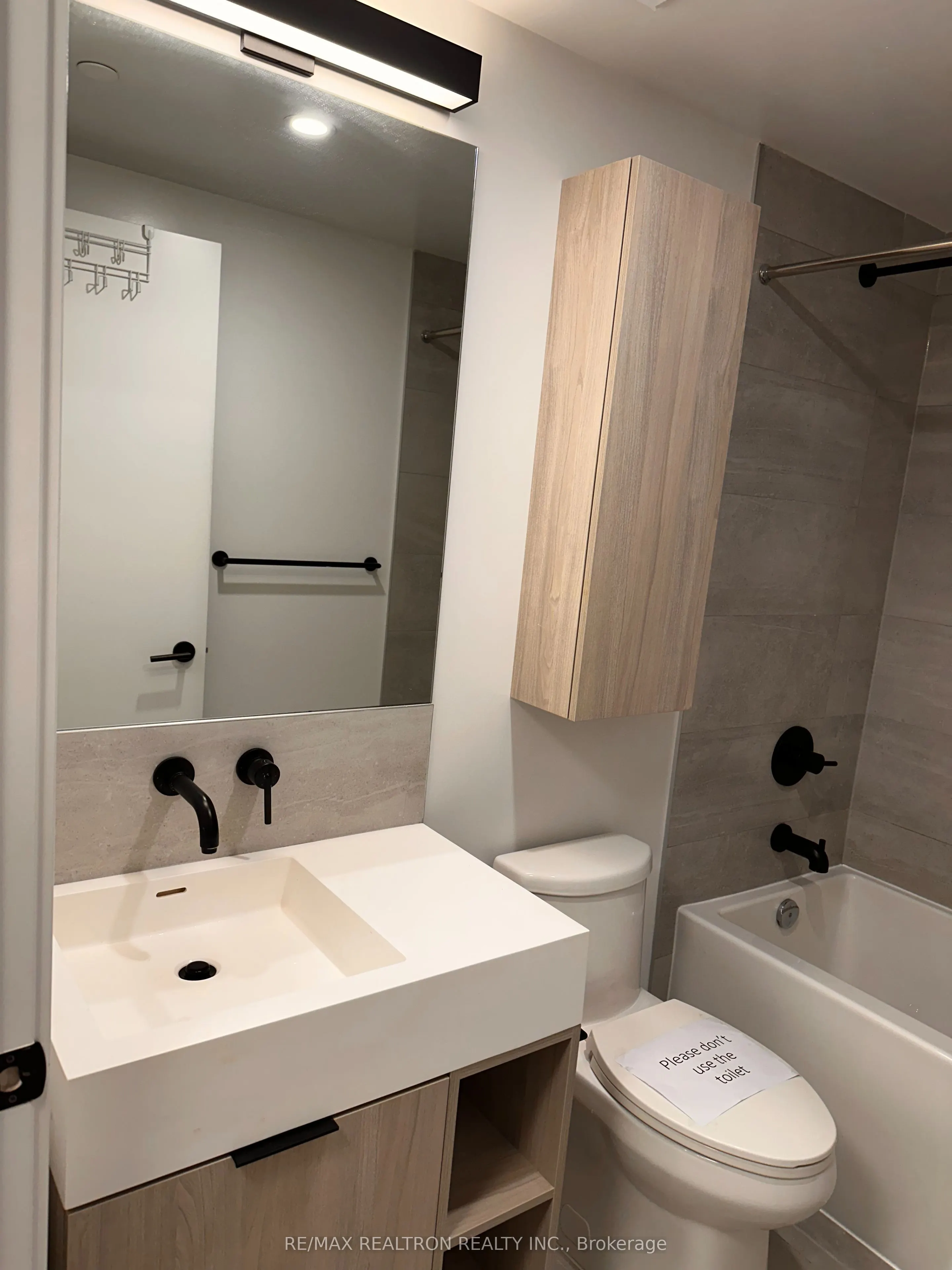 108 Peter St Street, #1710