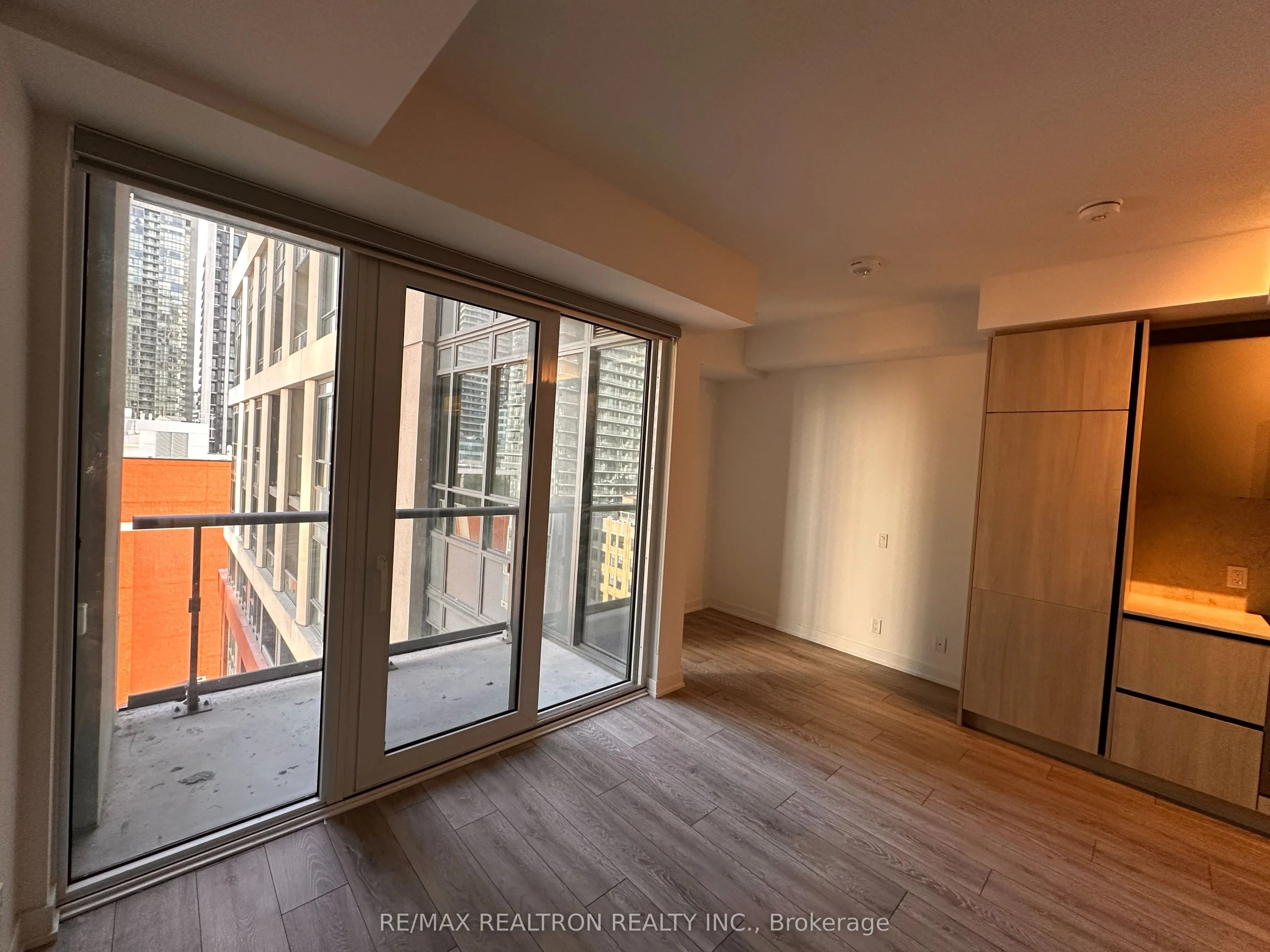 108 Peter St Street, #1710