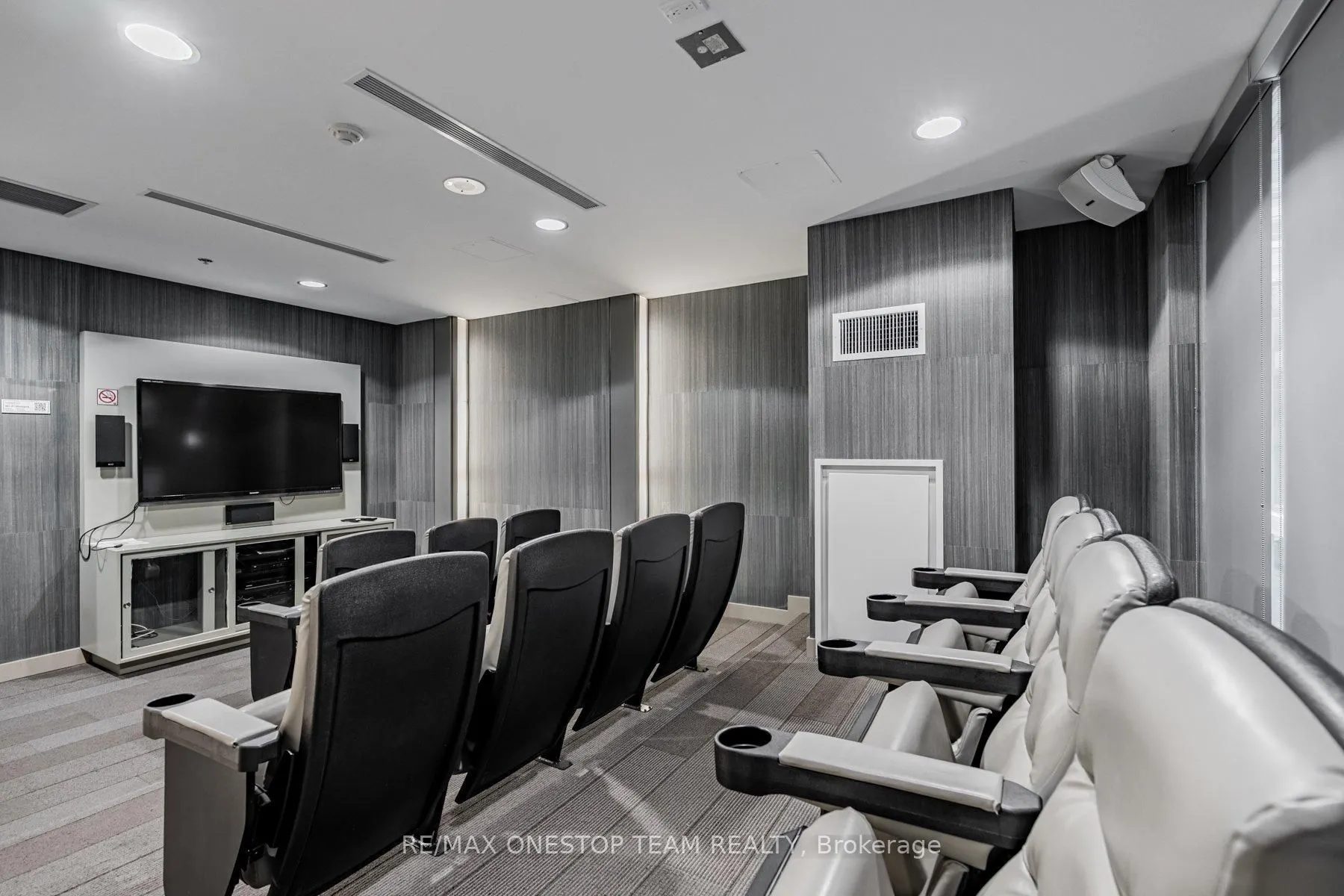 126 Simcoe Street, #2608