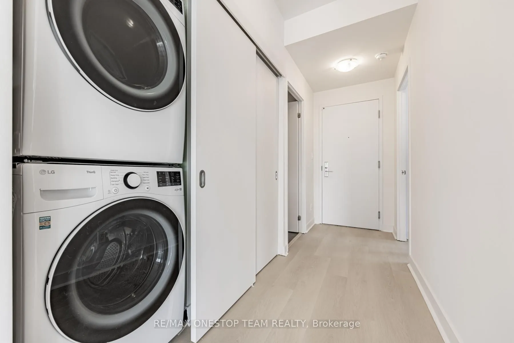 126 Simcoe Street, #2608
