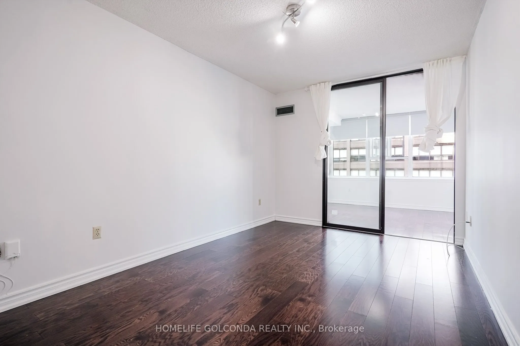 45 Carlton Street, #1606