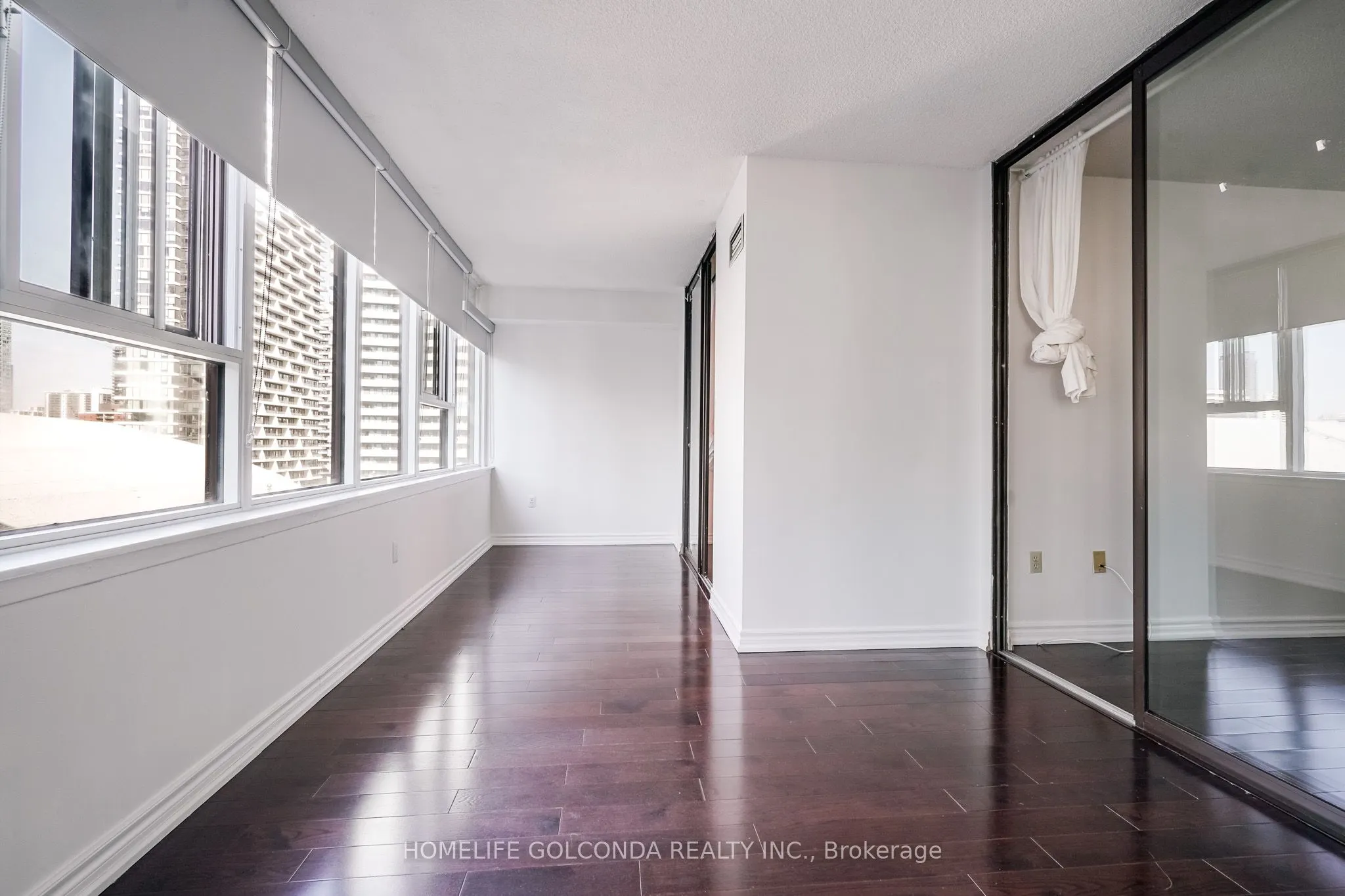 45 Carlton Street, #1606