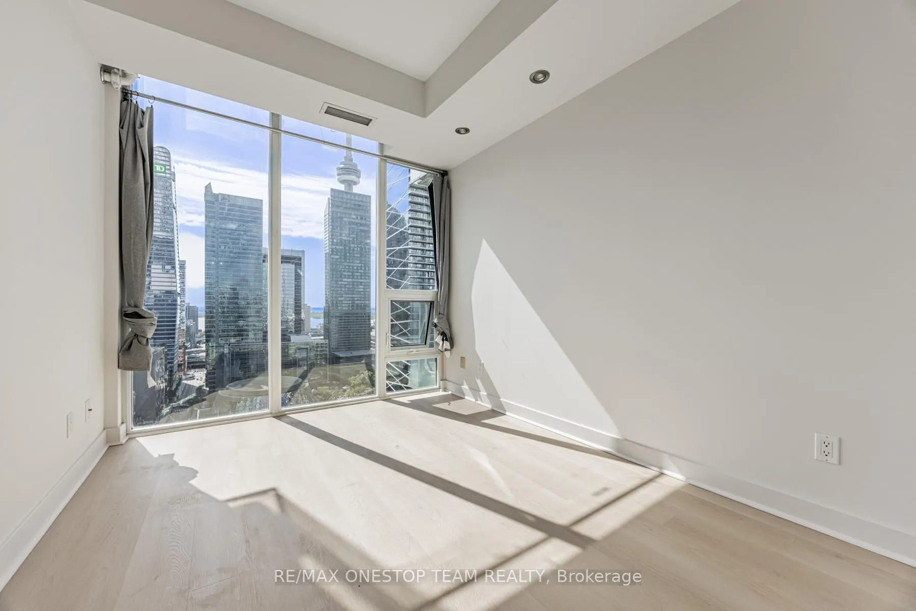 126 Simcoe Street, #2608