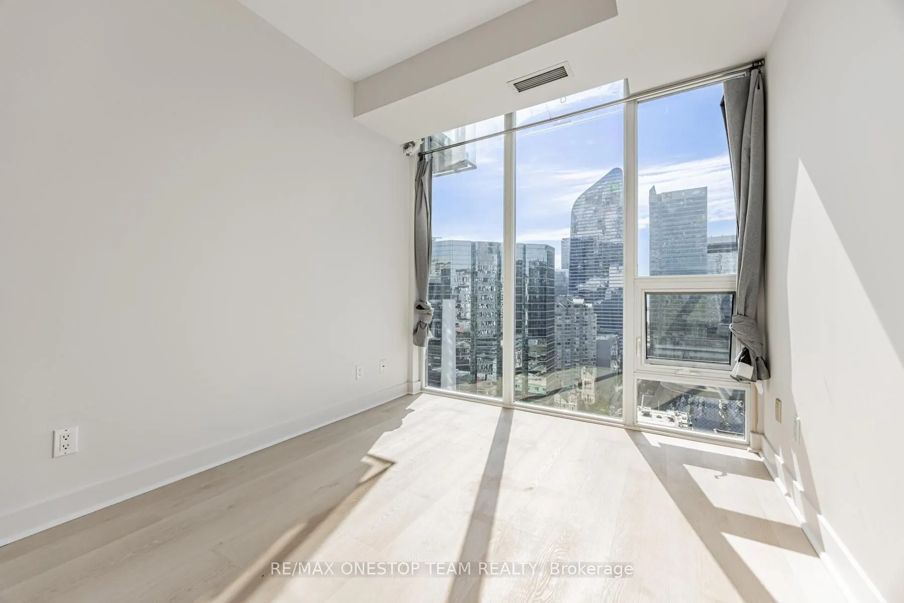 126 Simcoe Street, #2608