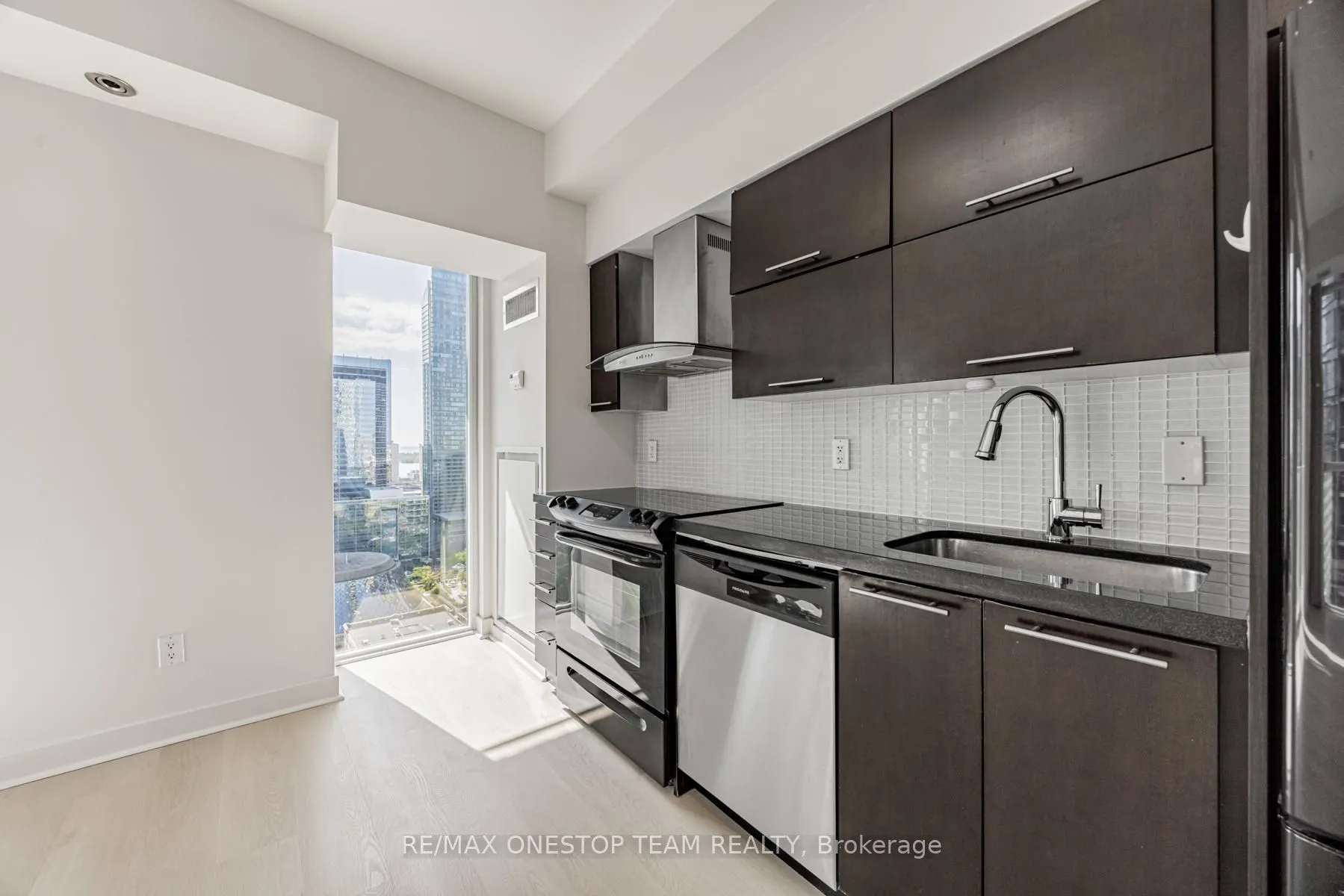 126 Simcoe Street, #2608