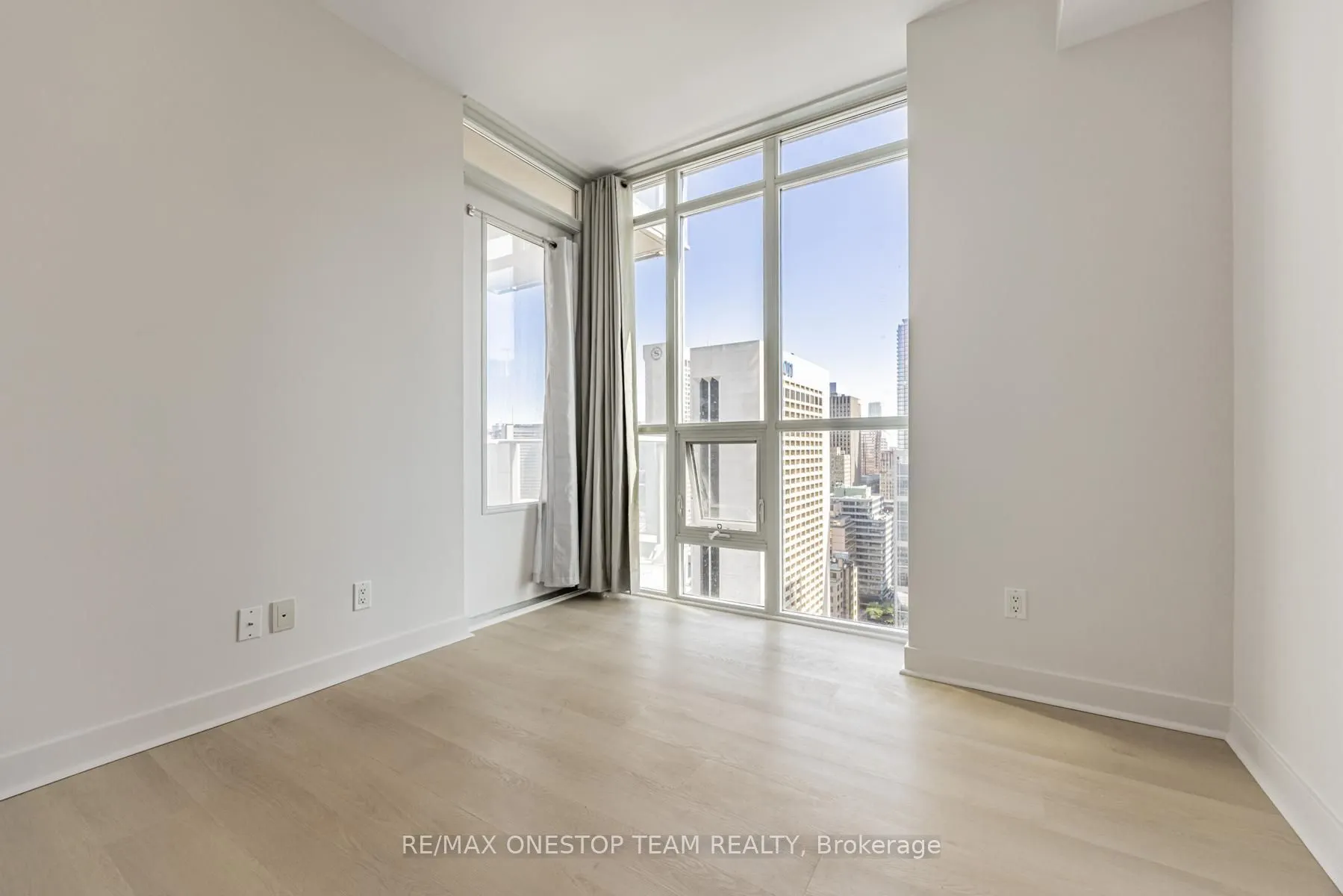 126 Simcoe Street, #2608