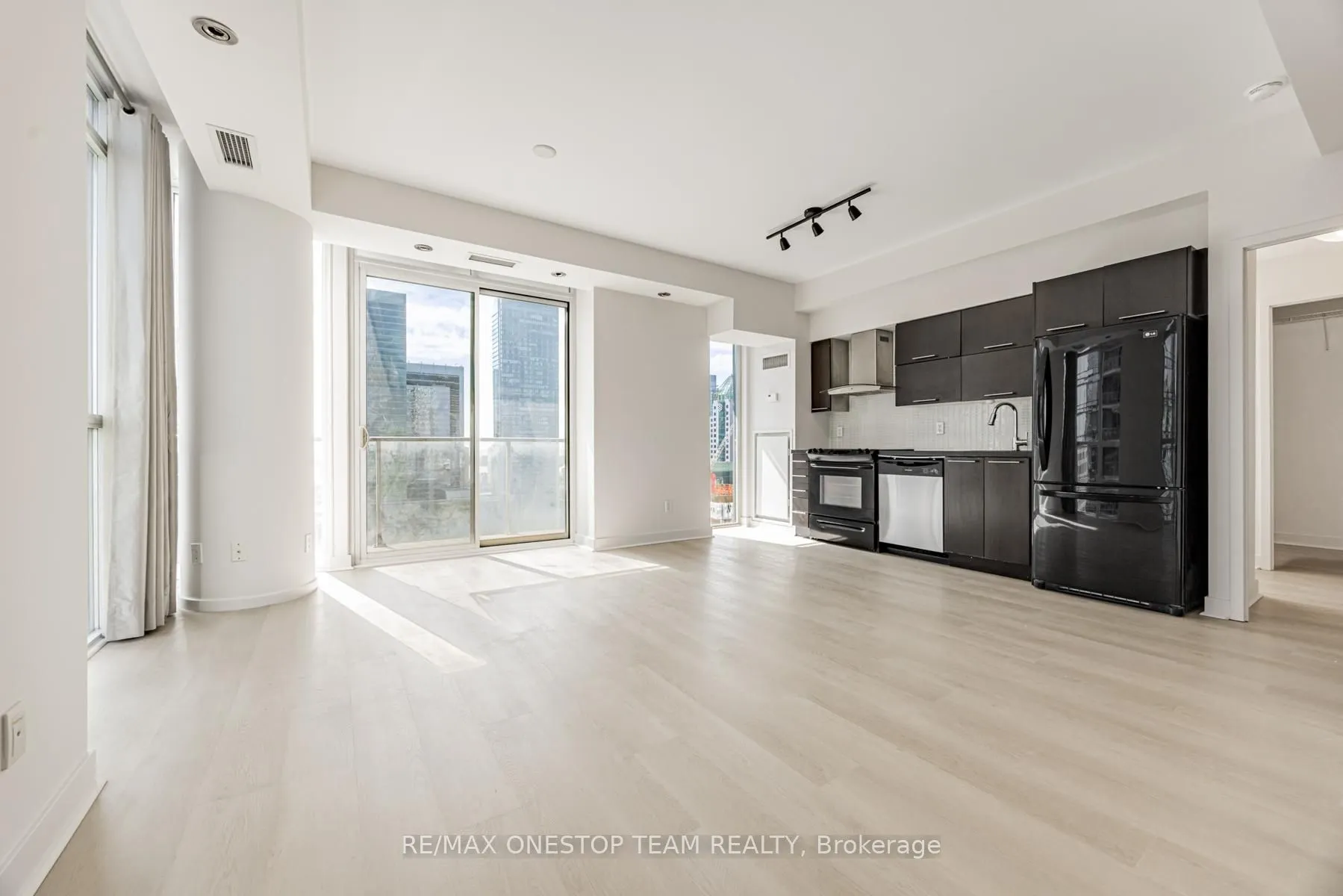 126 Simcoe Street, #2608