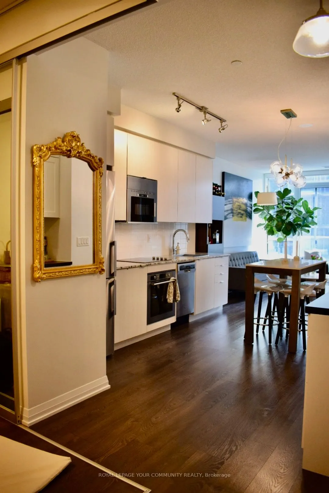 101 Erskine Avenue, #305