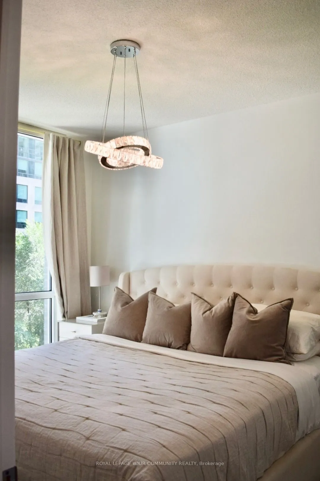 101 Erskine Avenue, #305