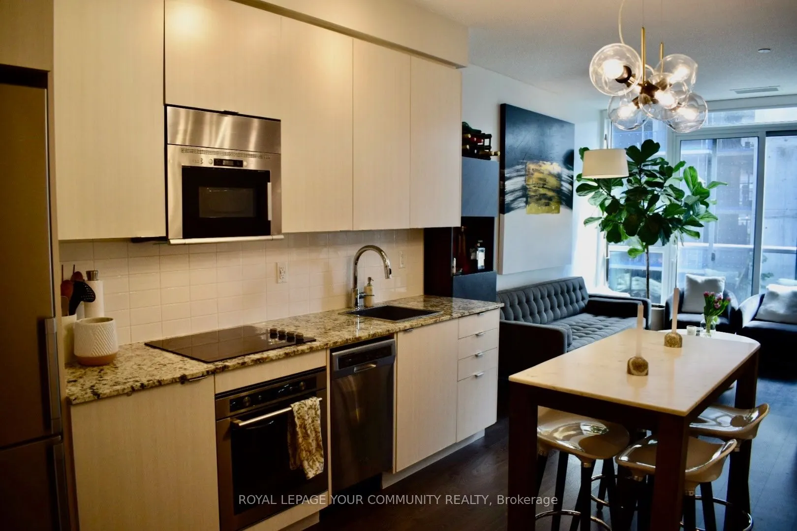 101 Erskine Avenue, #305