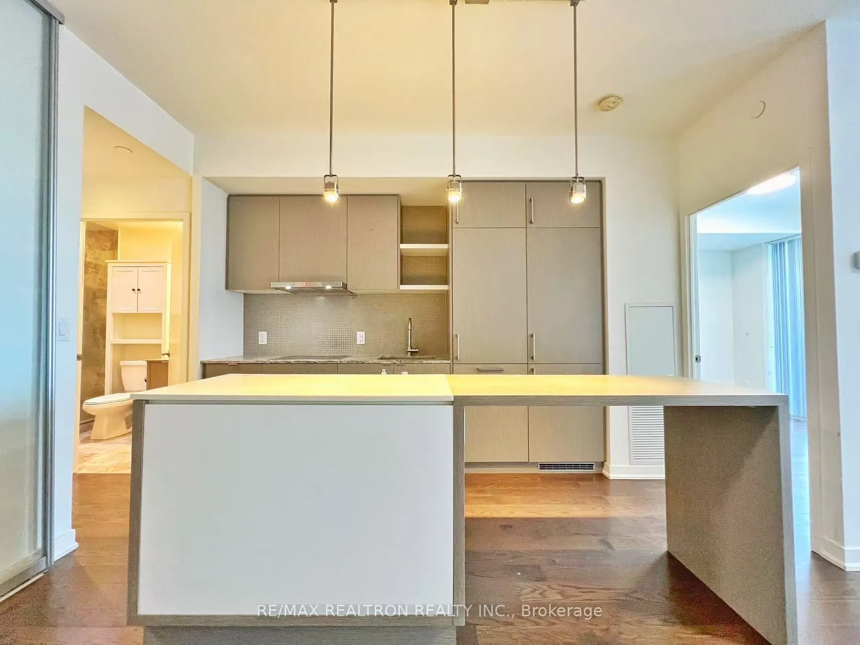 100 Harbour Street, #5806