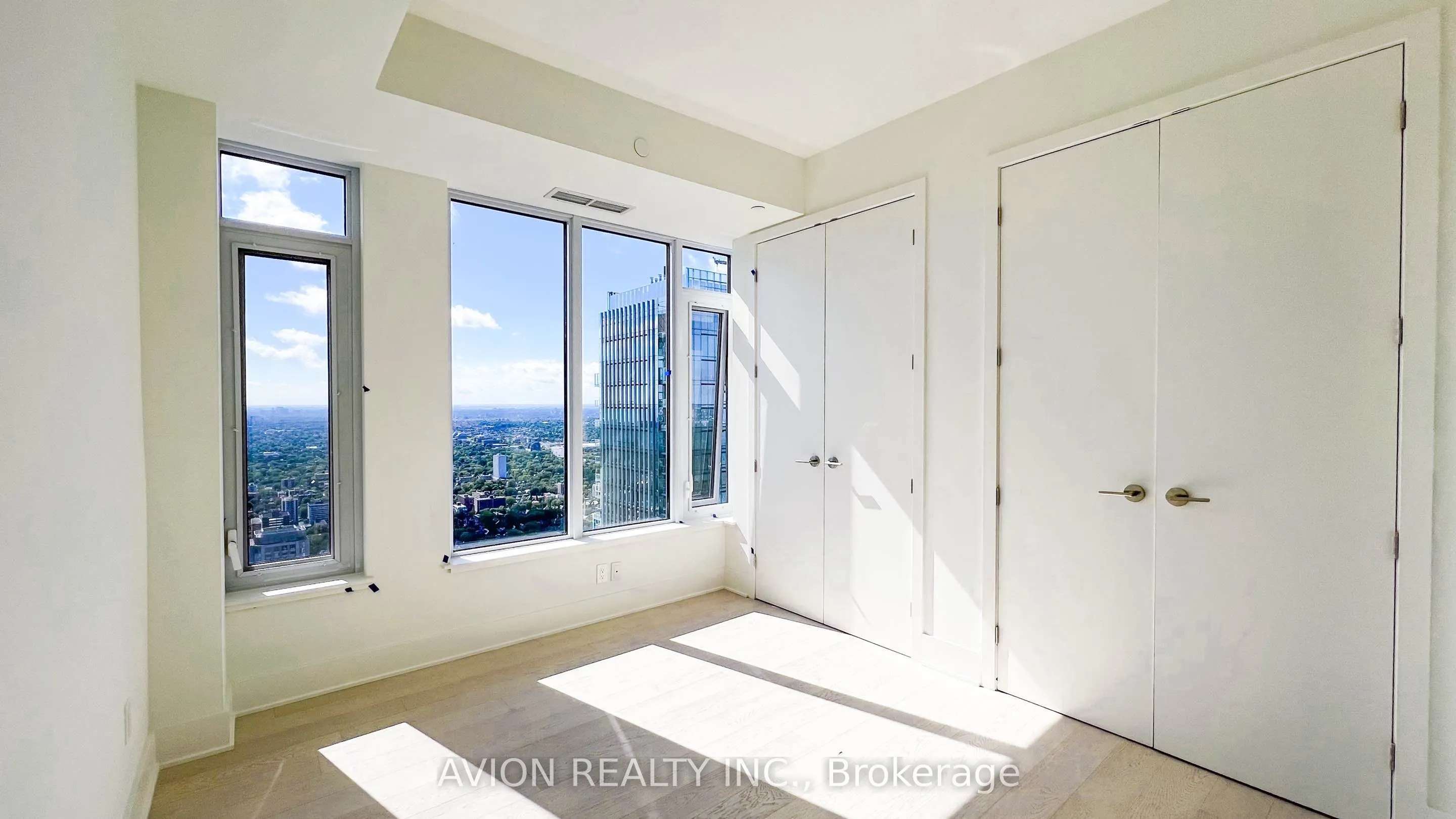 11 Yorkville Avenue, #09