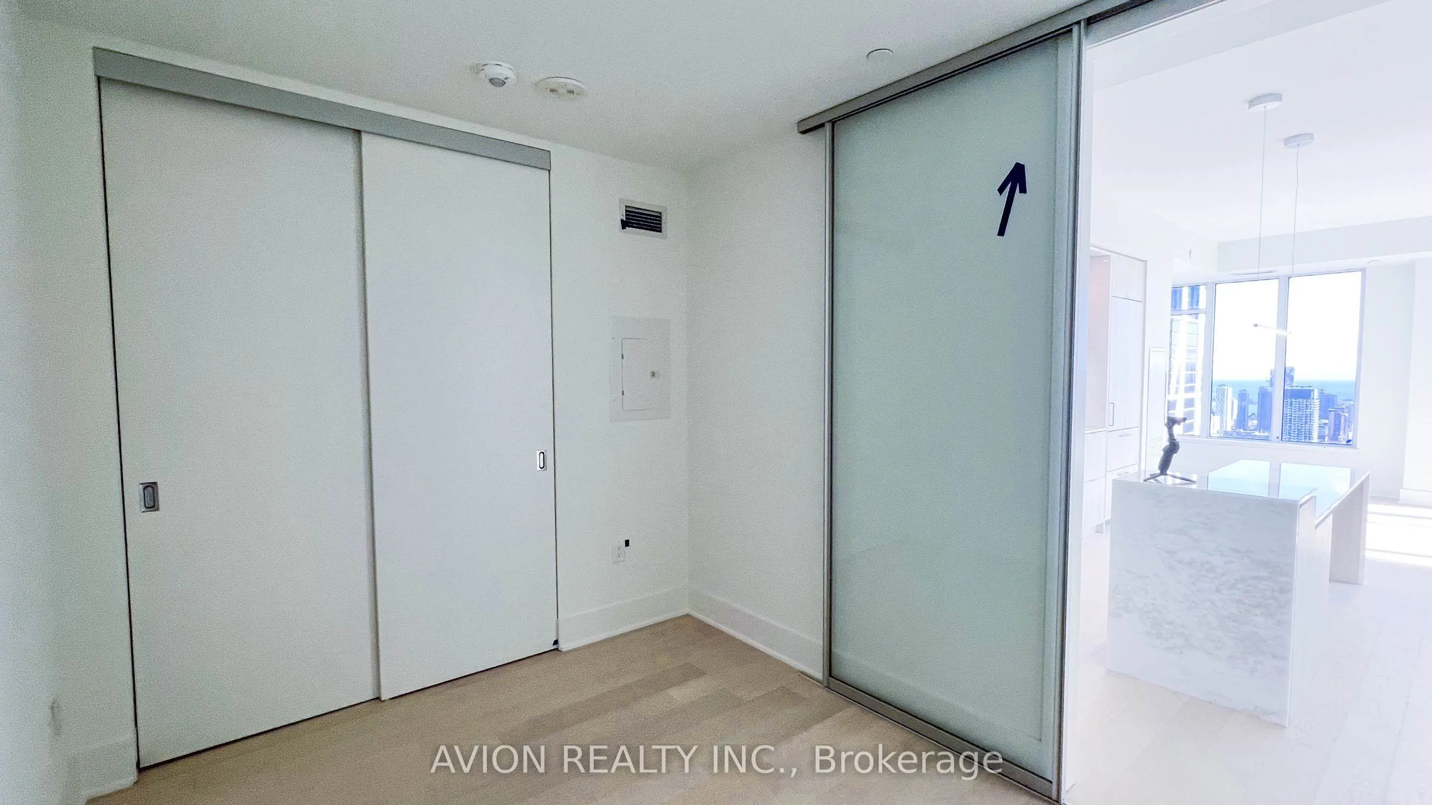 11 Yorkville Avenue, #09