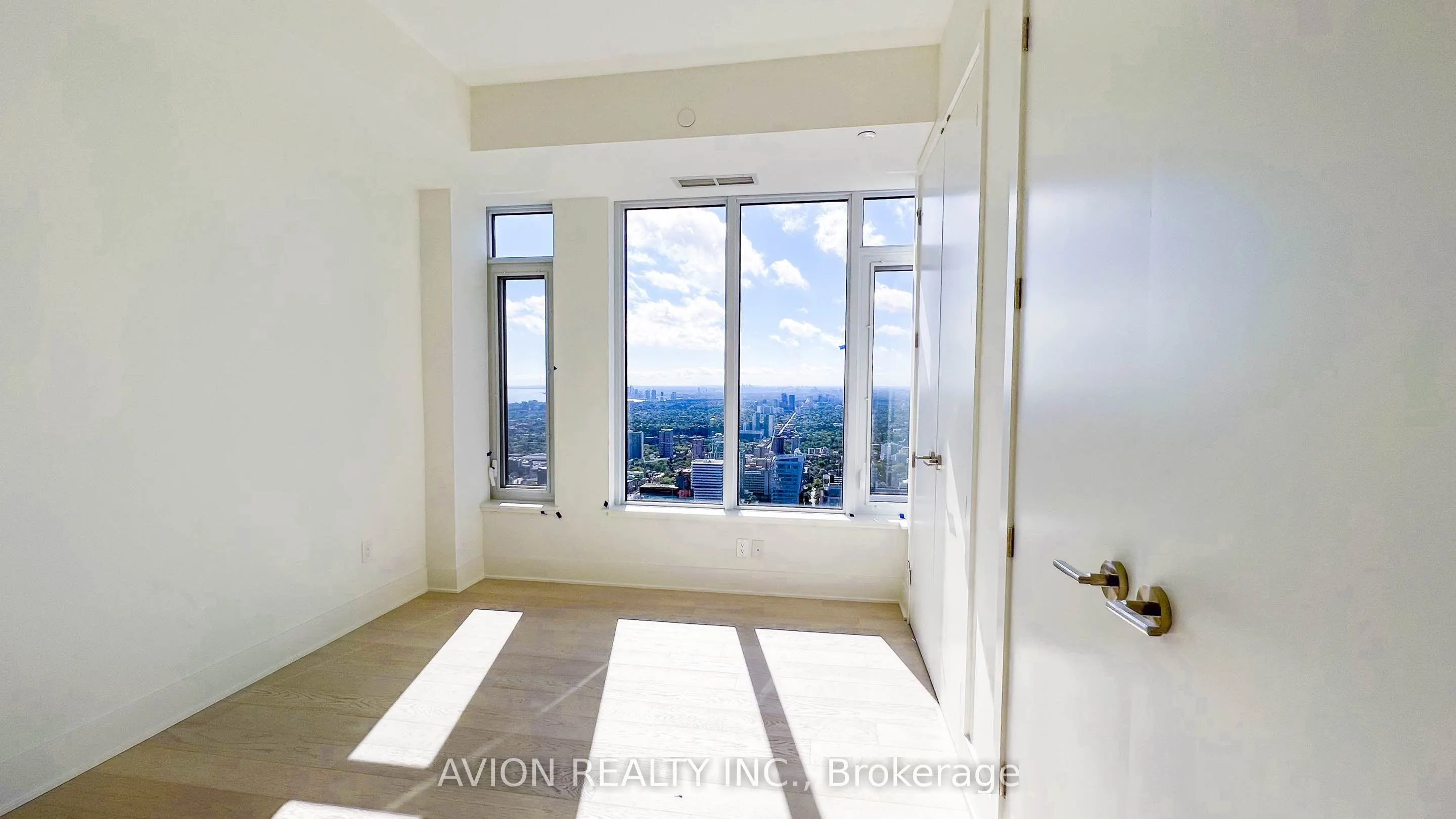 11 Yorkville Avenue, #09
