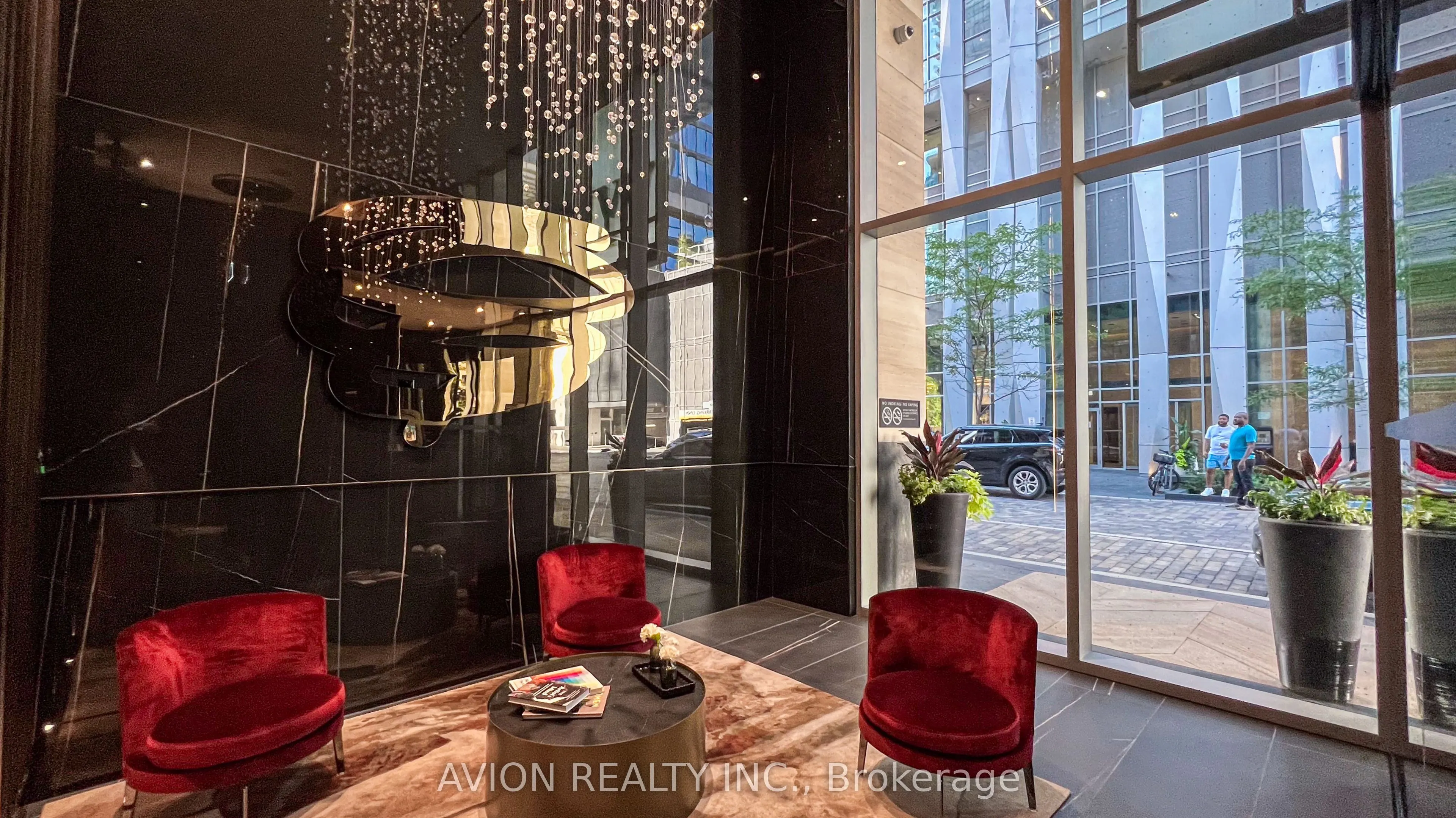 11 Yorkville Avenue, #09