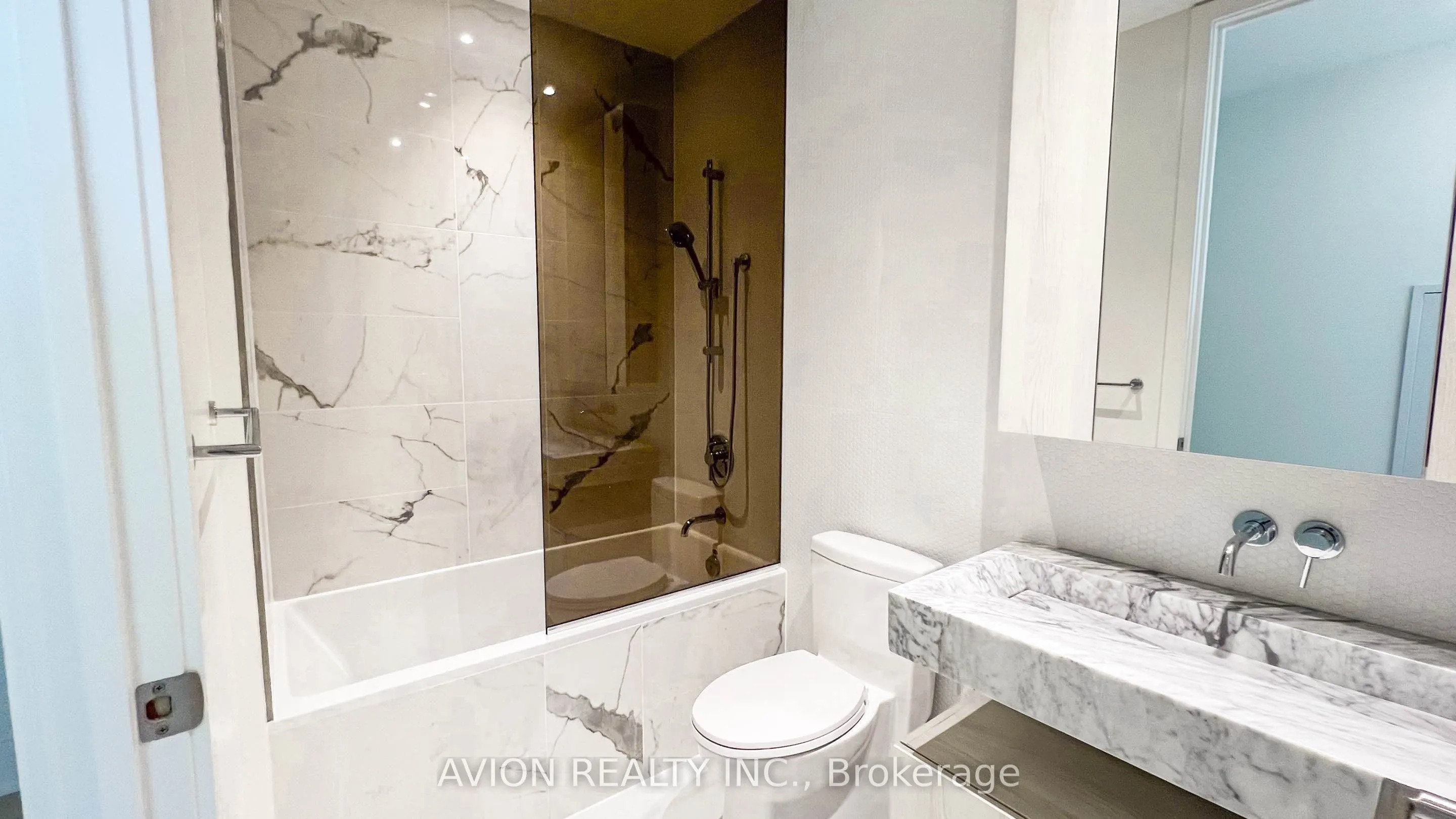 11 Yorkville Avenue, #09