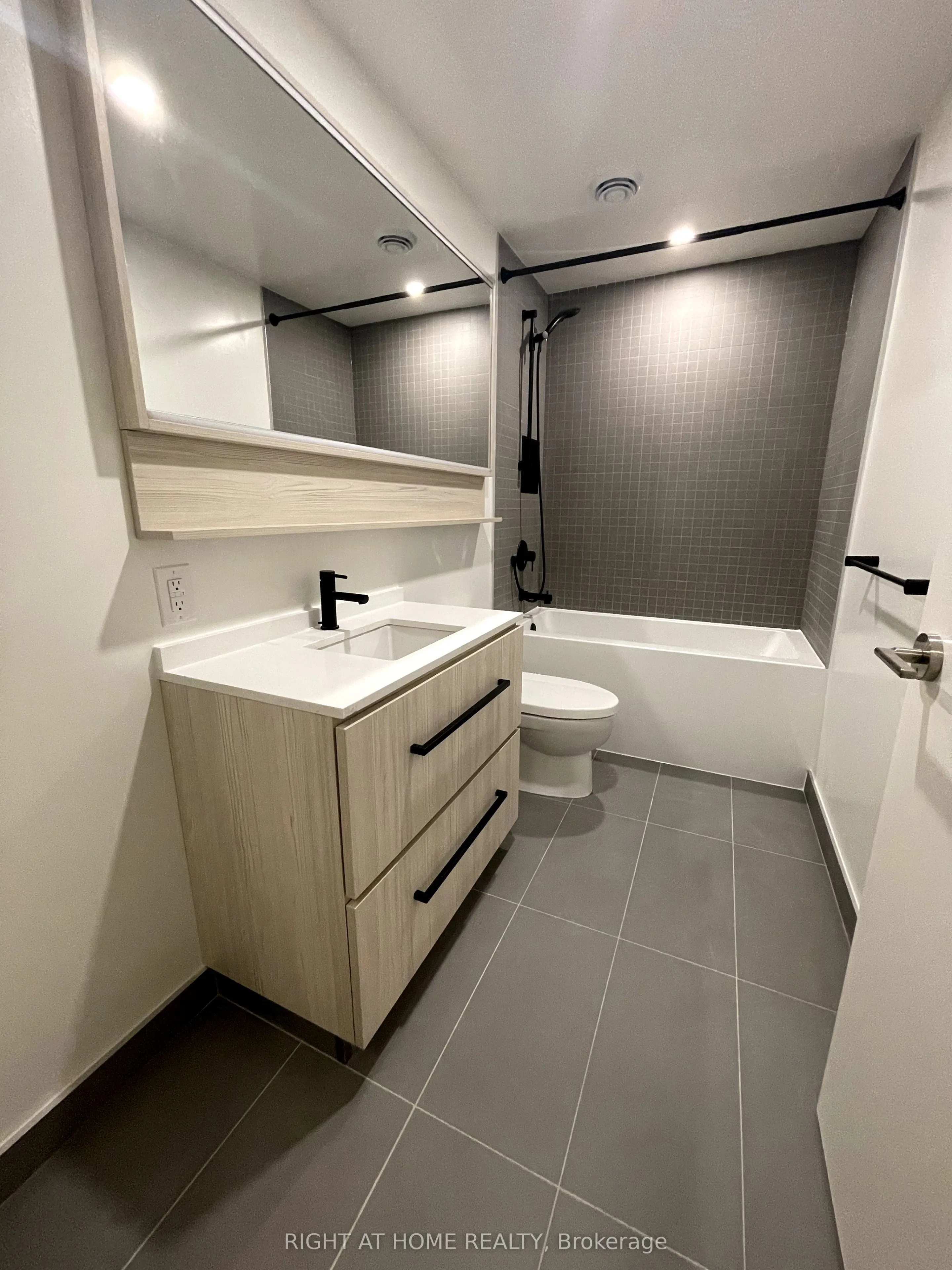 425 Front Street E, #507