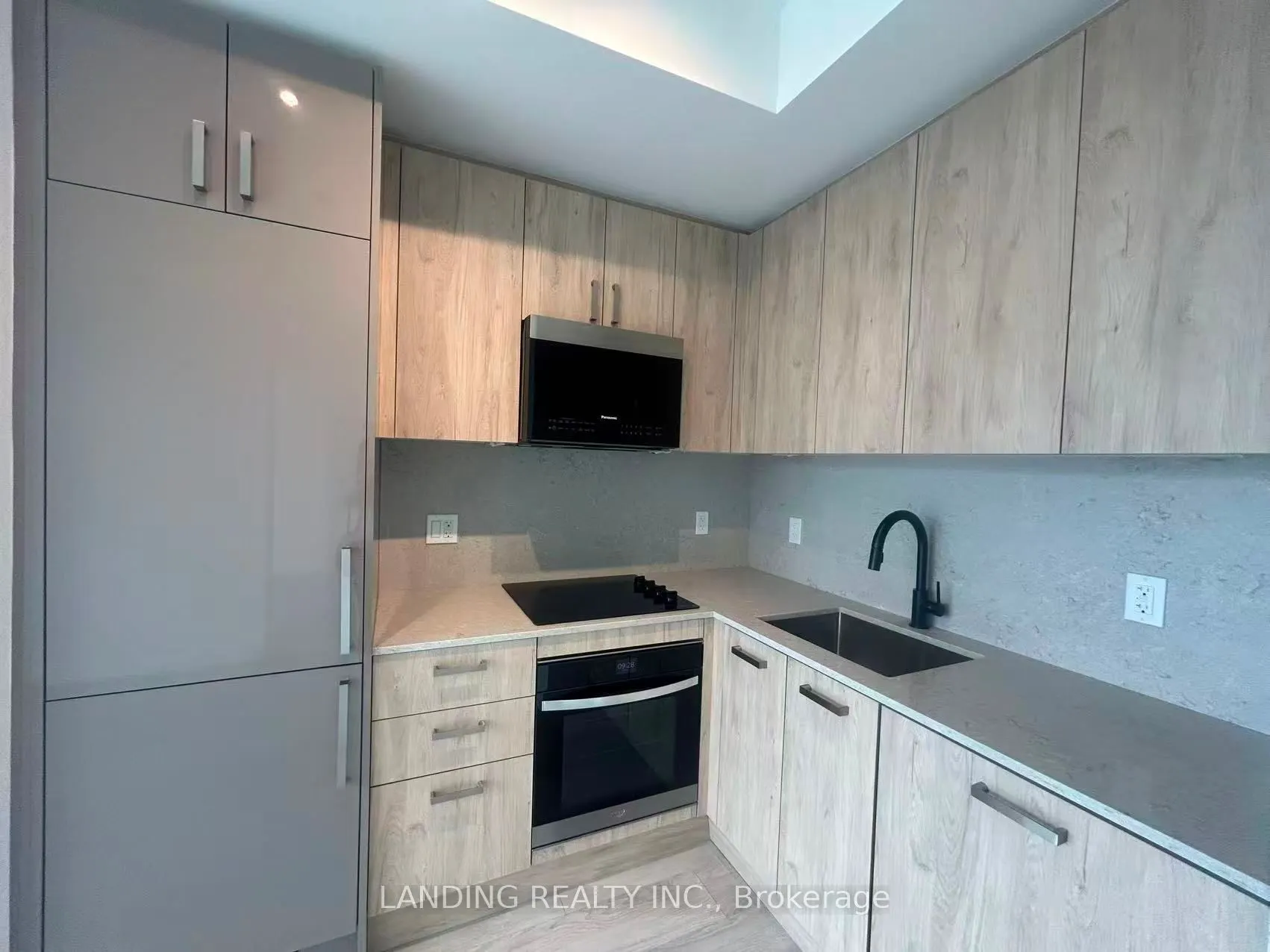 280 Dundas Street W, #1910