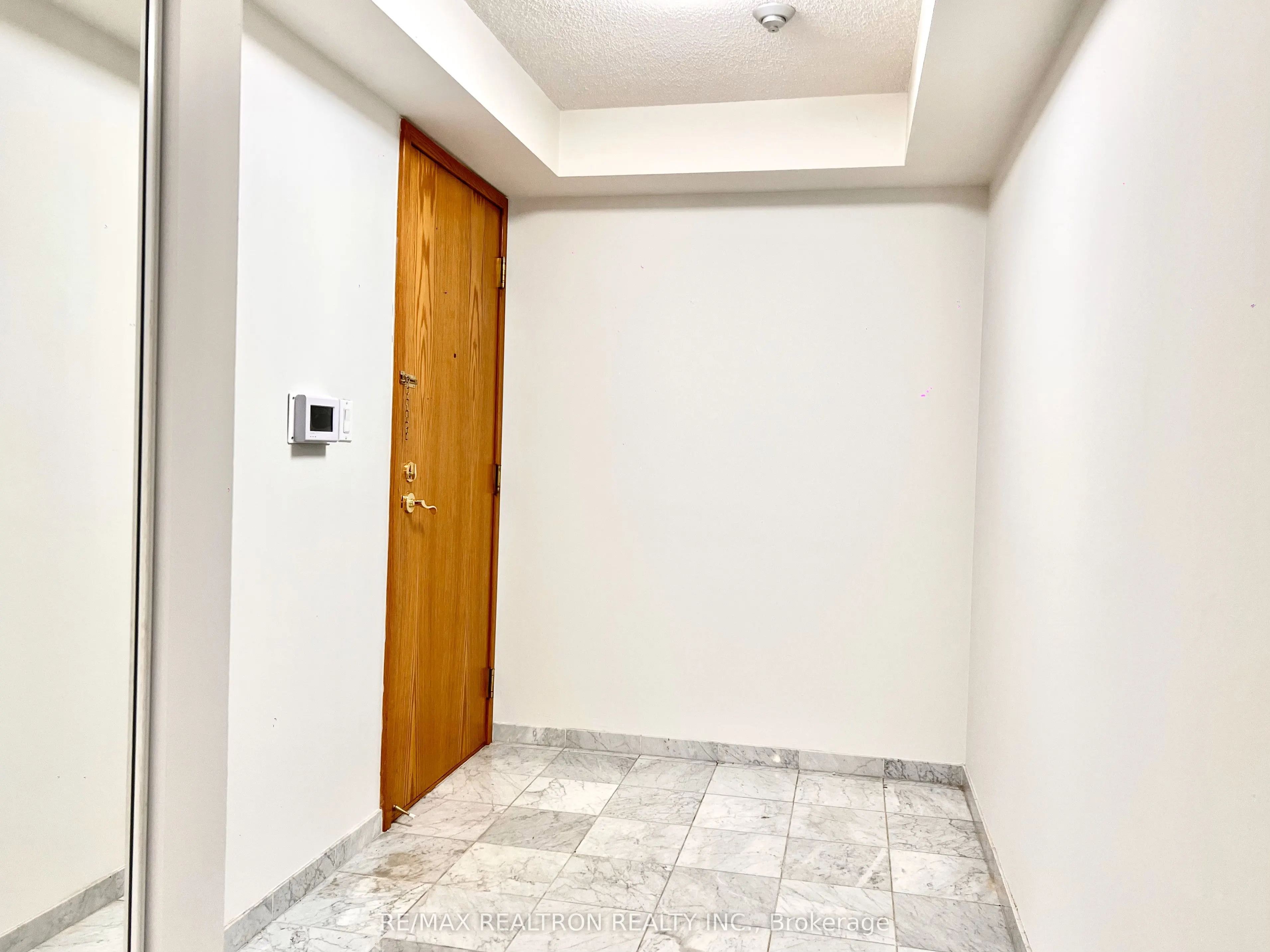 18 Hollywood Avenue N, #407