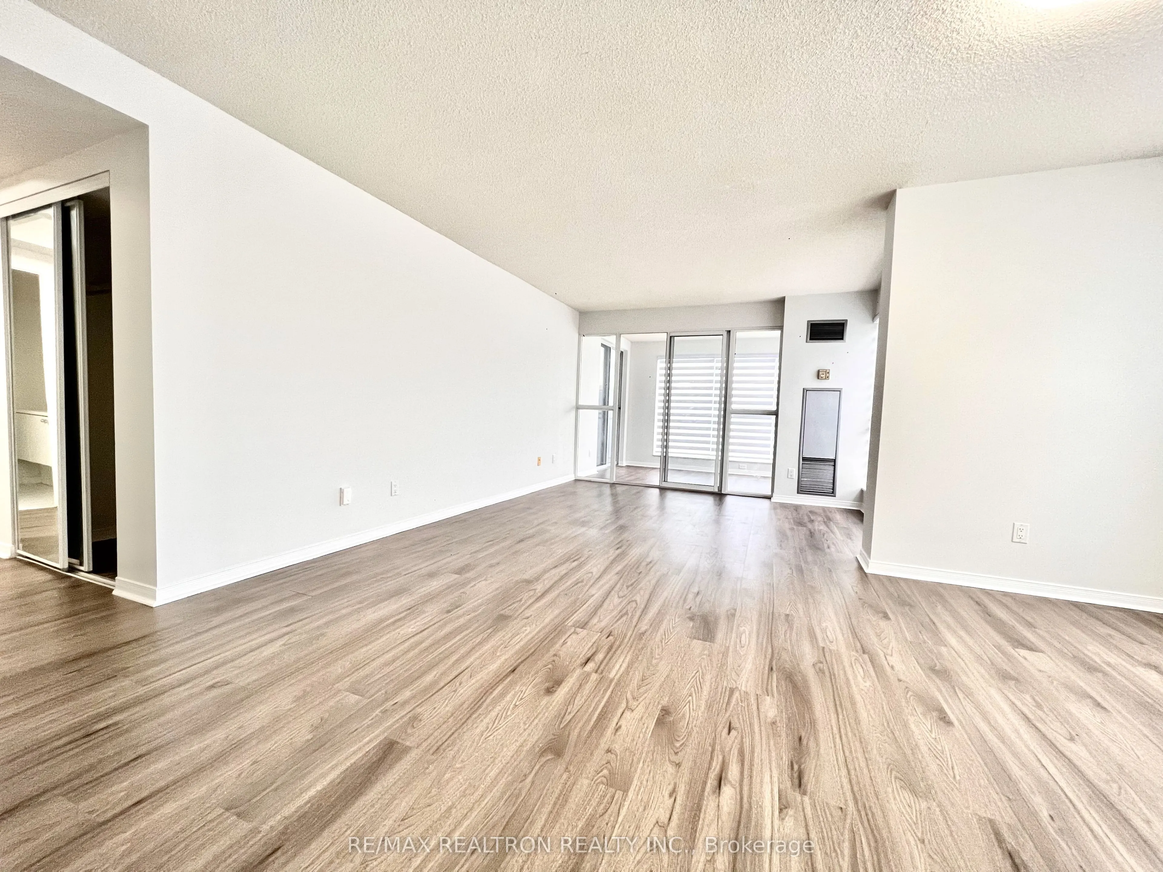 18 Hollywood Avenue N, #407