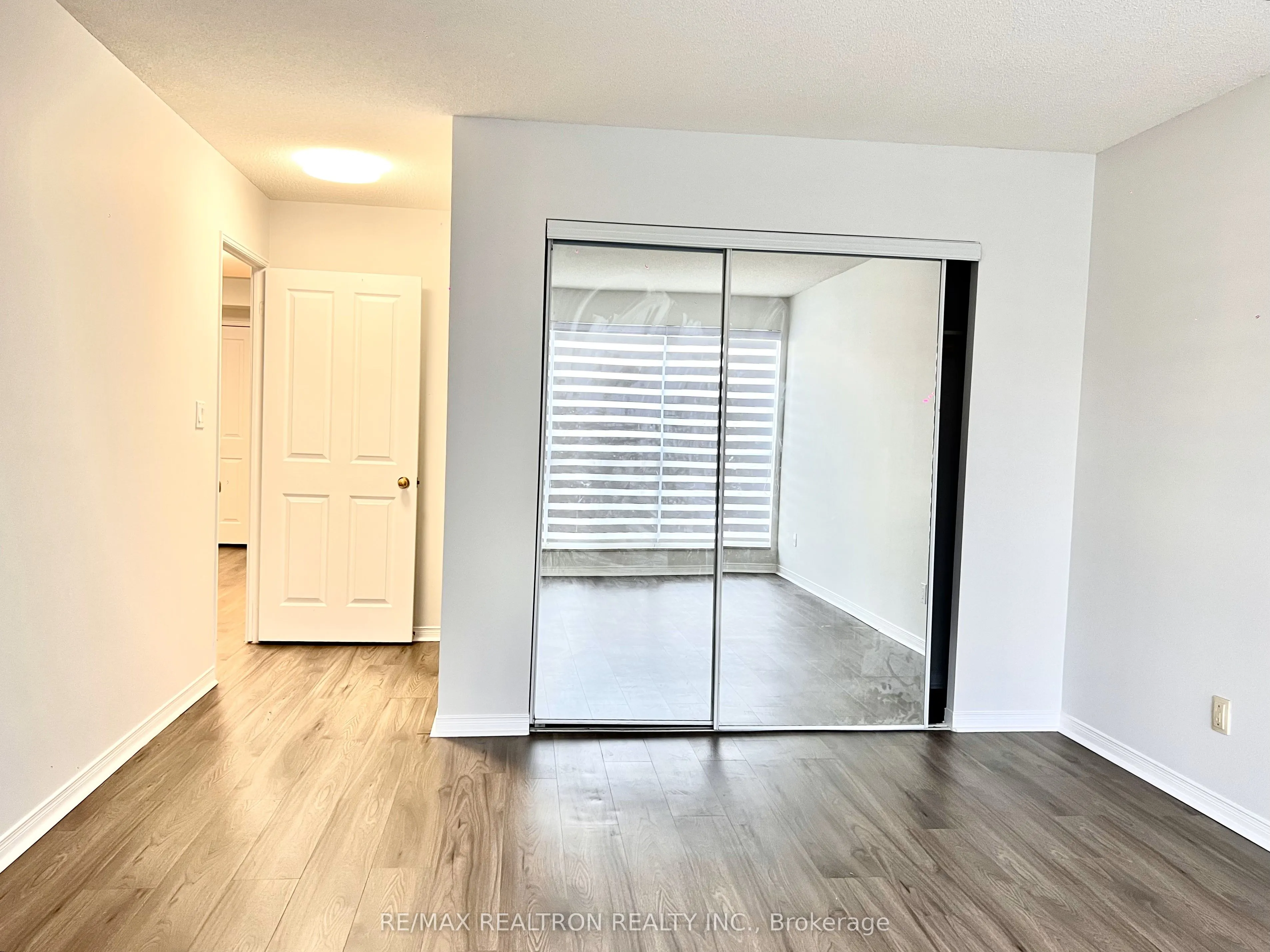 18 Hollywood Avenue N, #407