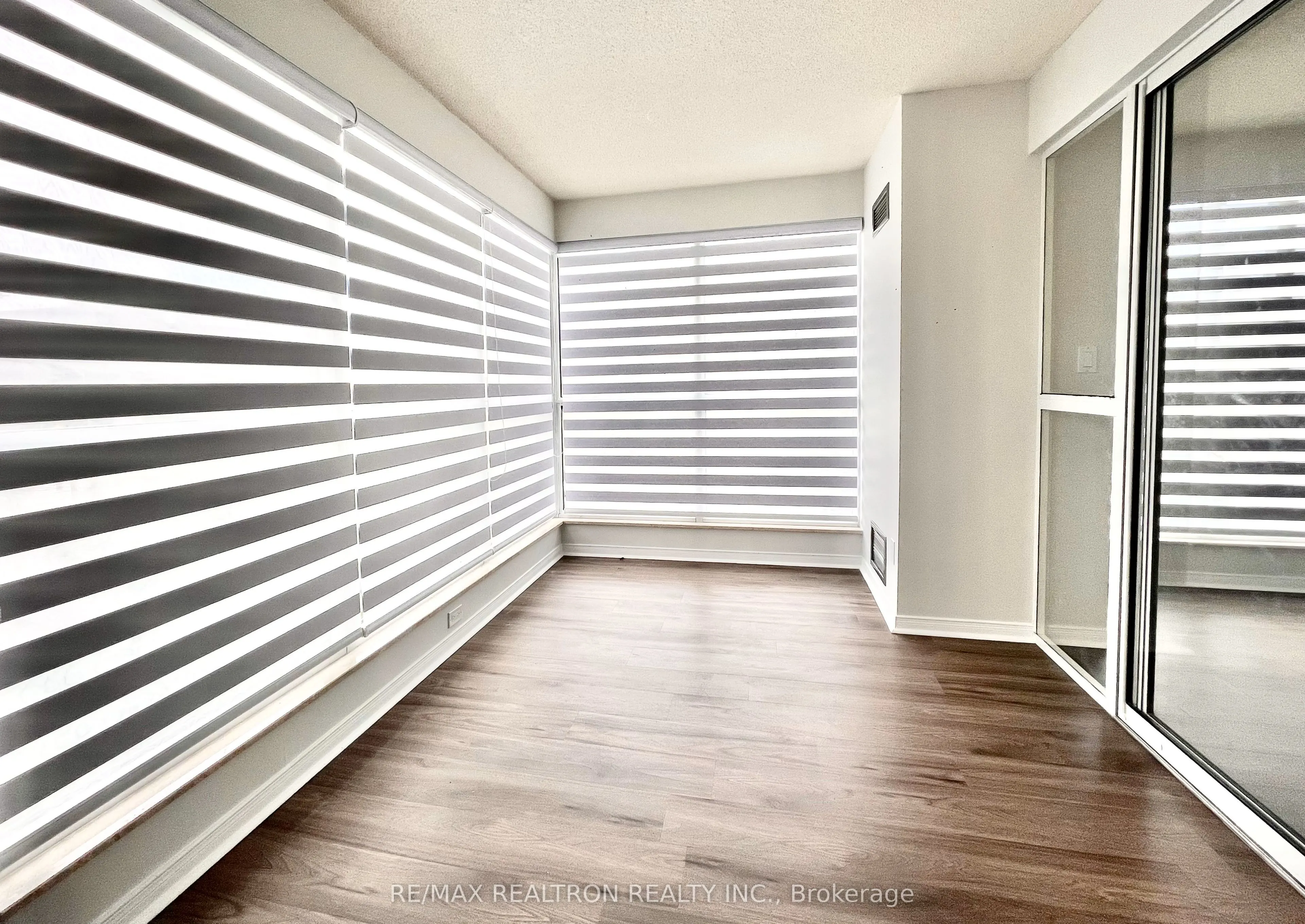 18 Hollywood Avenue N, #407