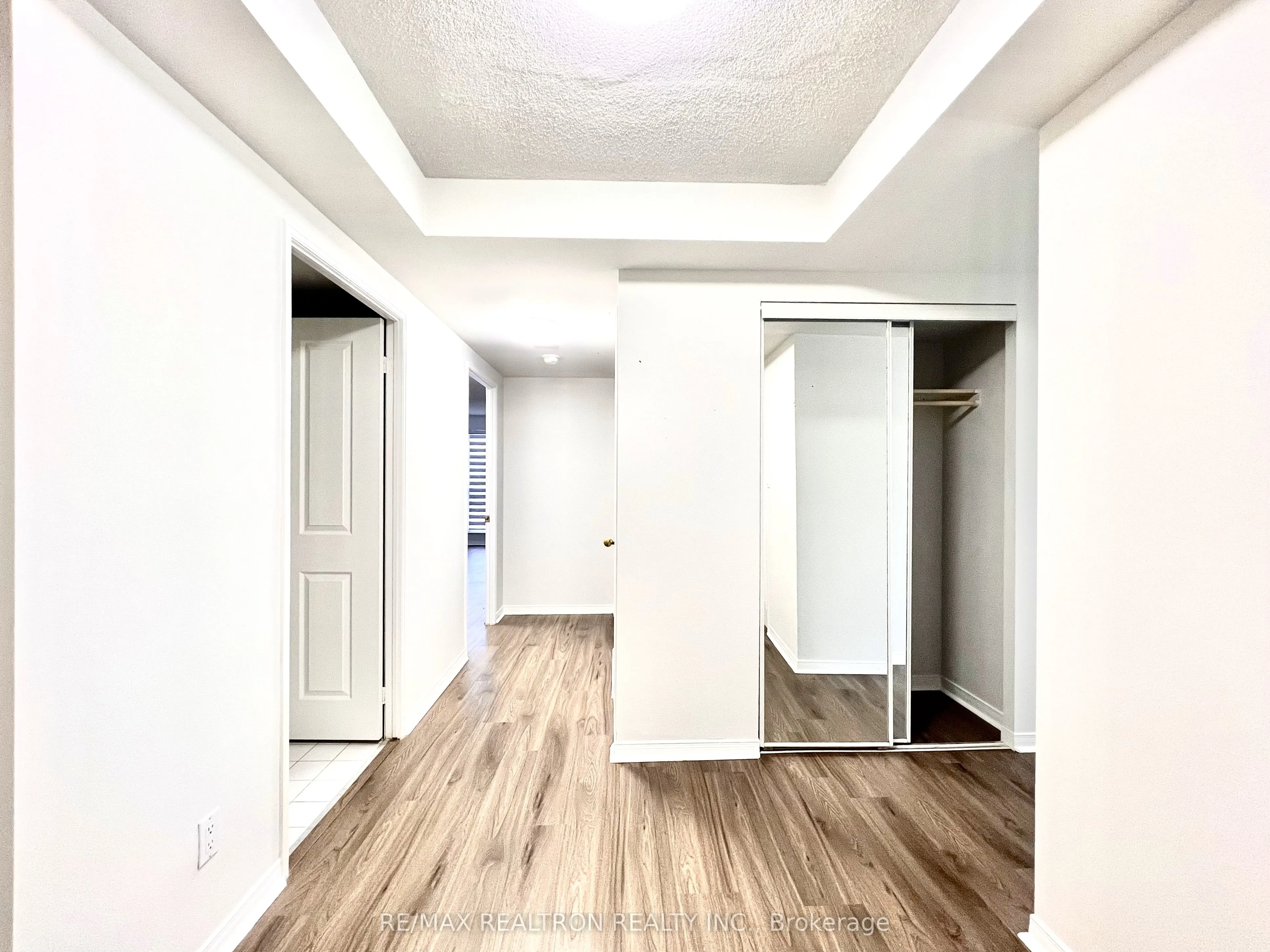 18 Hollywood Avenue N, #407