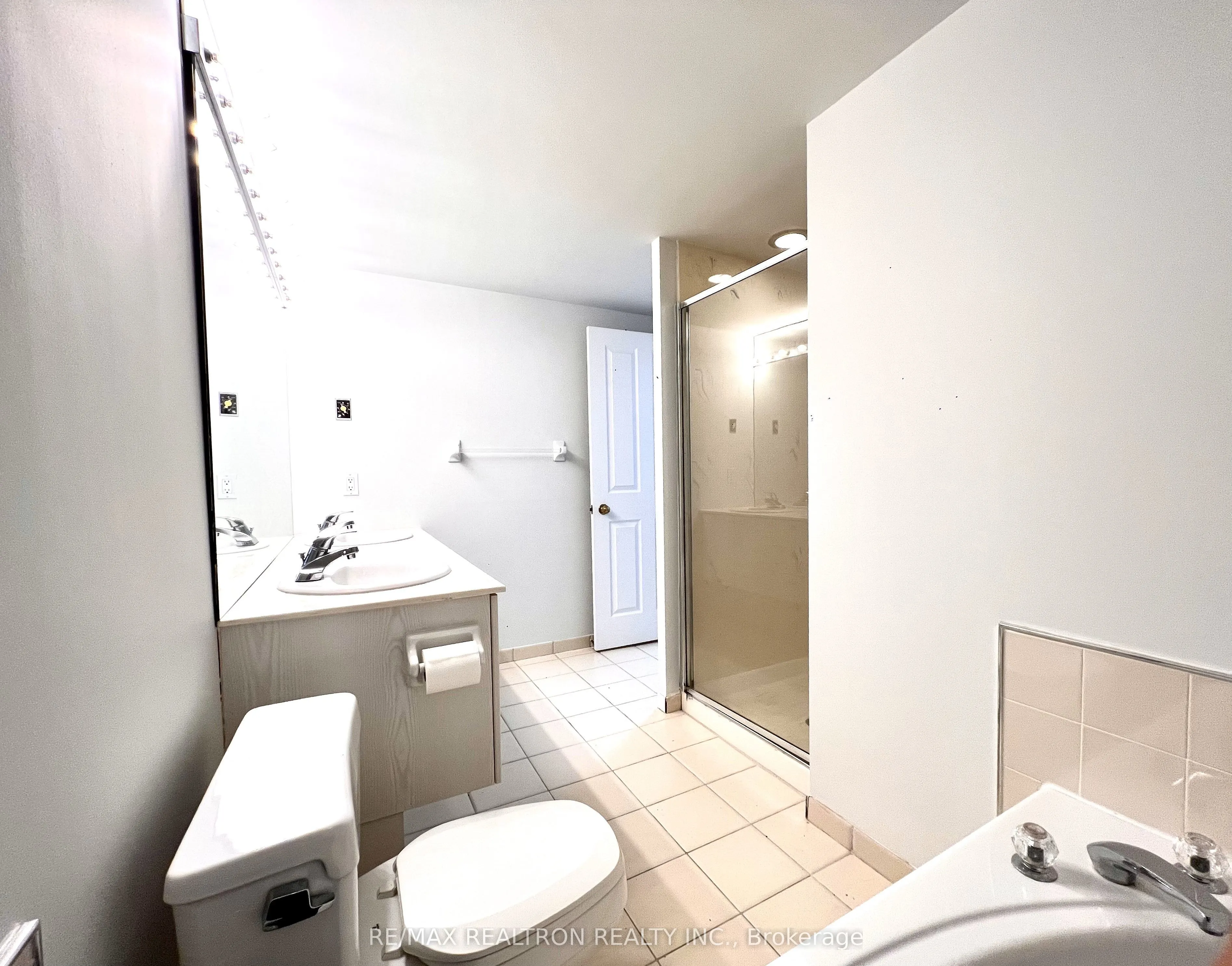18 Hollywood Avenue N, #407