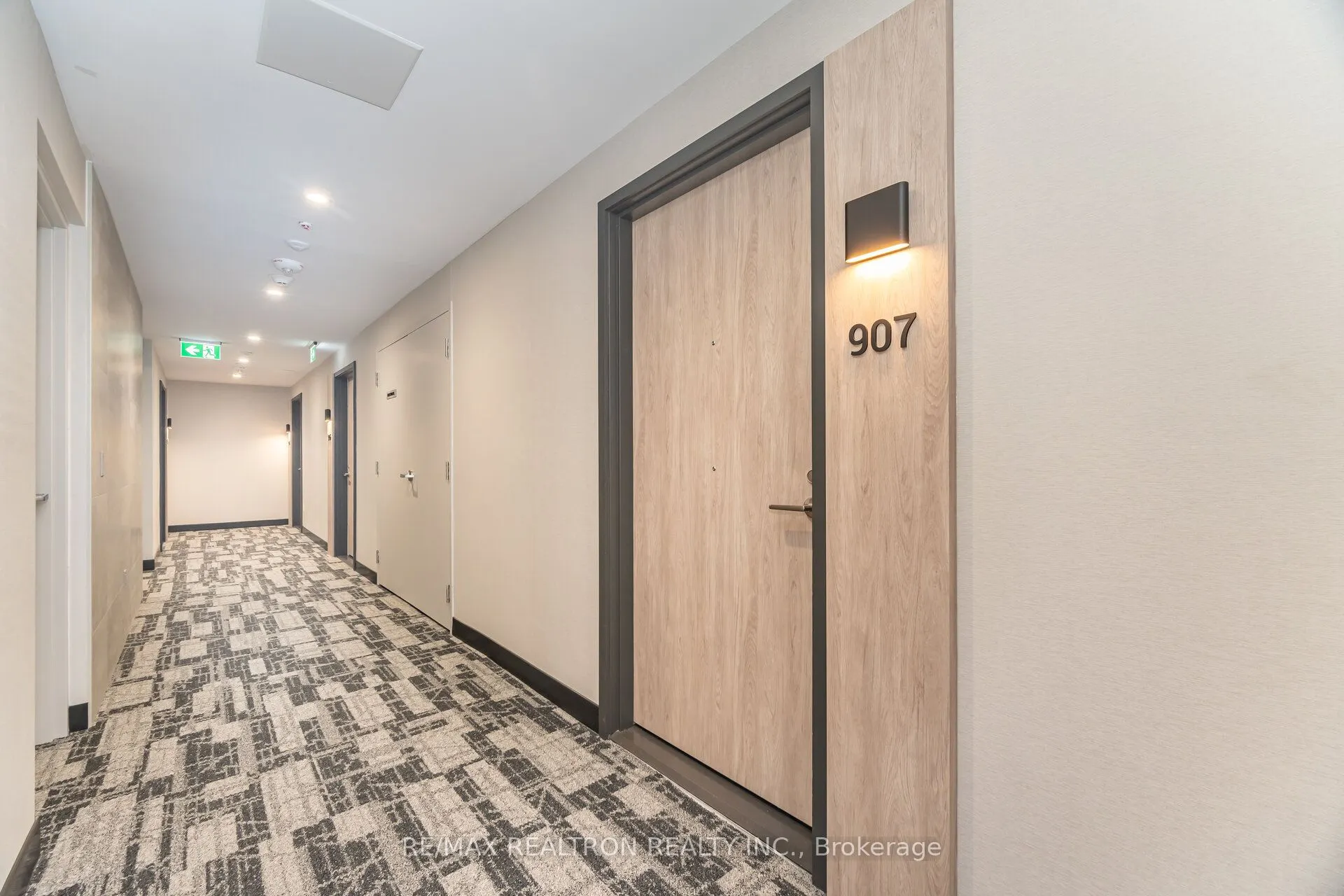664 Spadina Avenue, #907