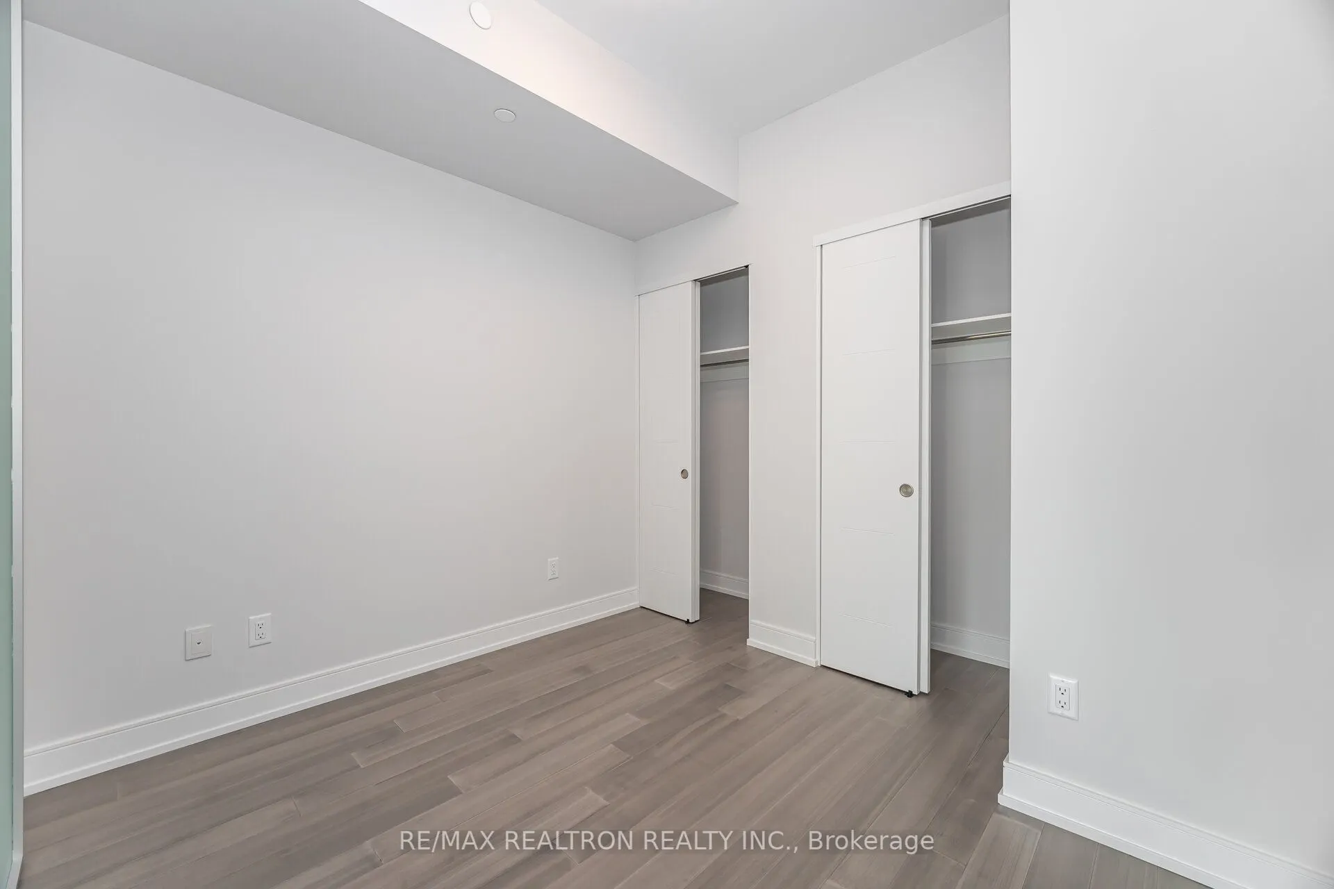 664 Spadina Avenue, #907