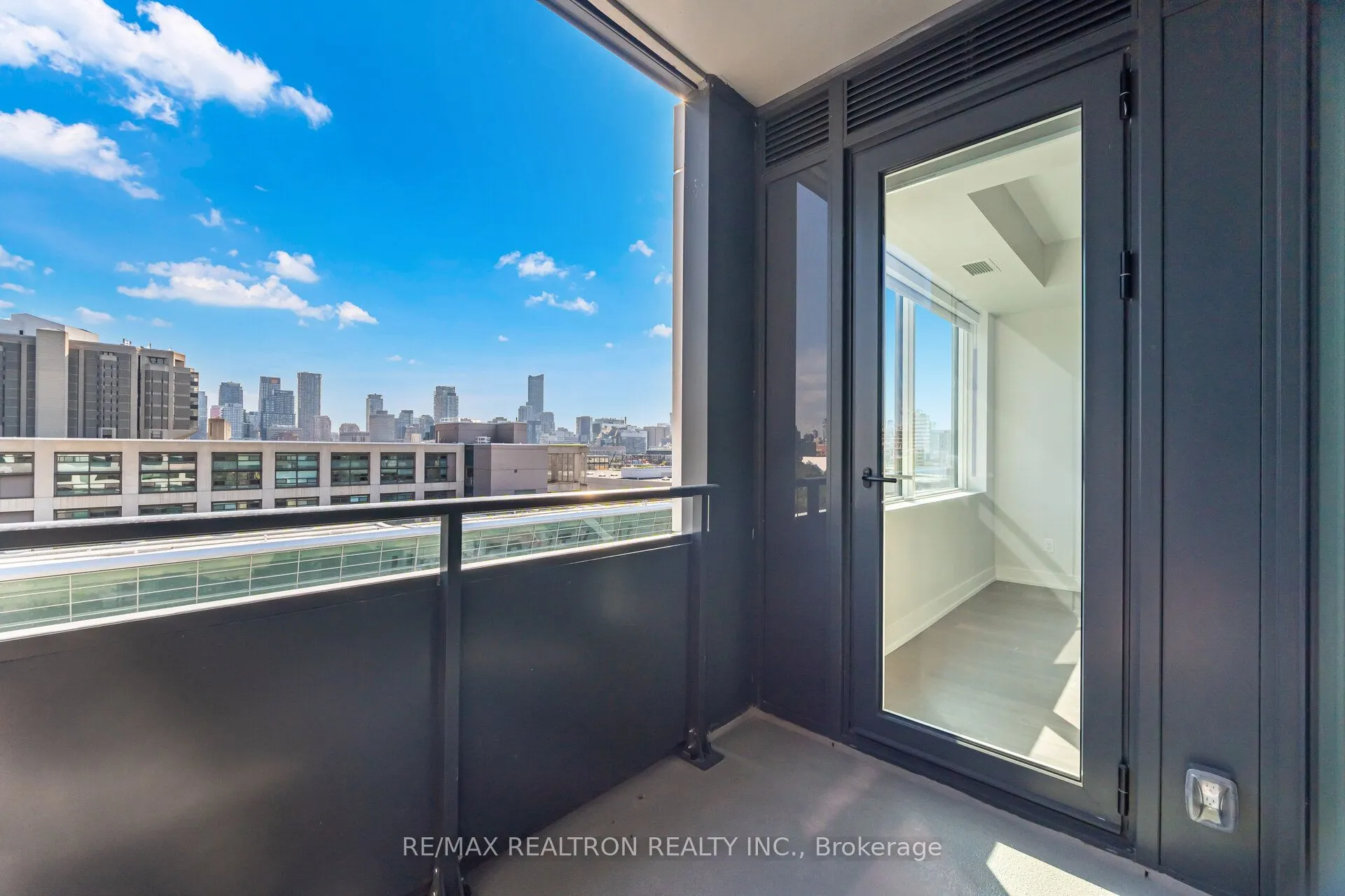 664 Spadina Avenue, #907
