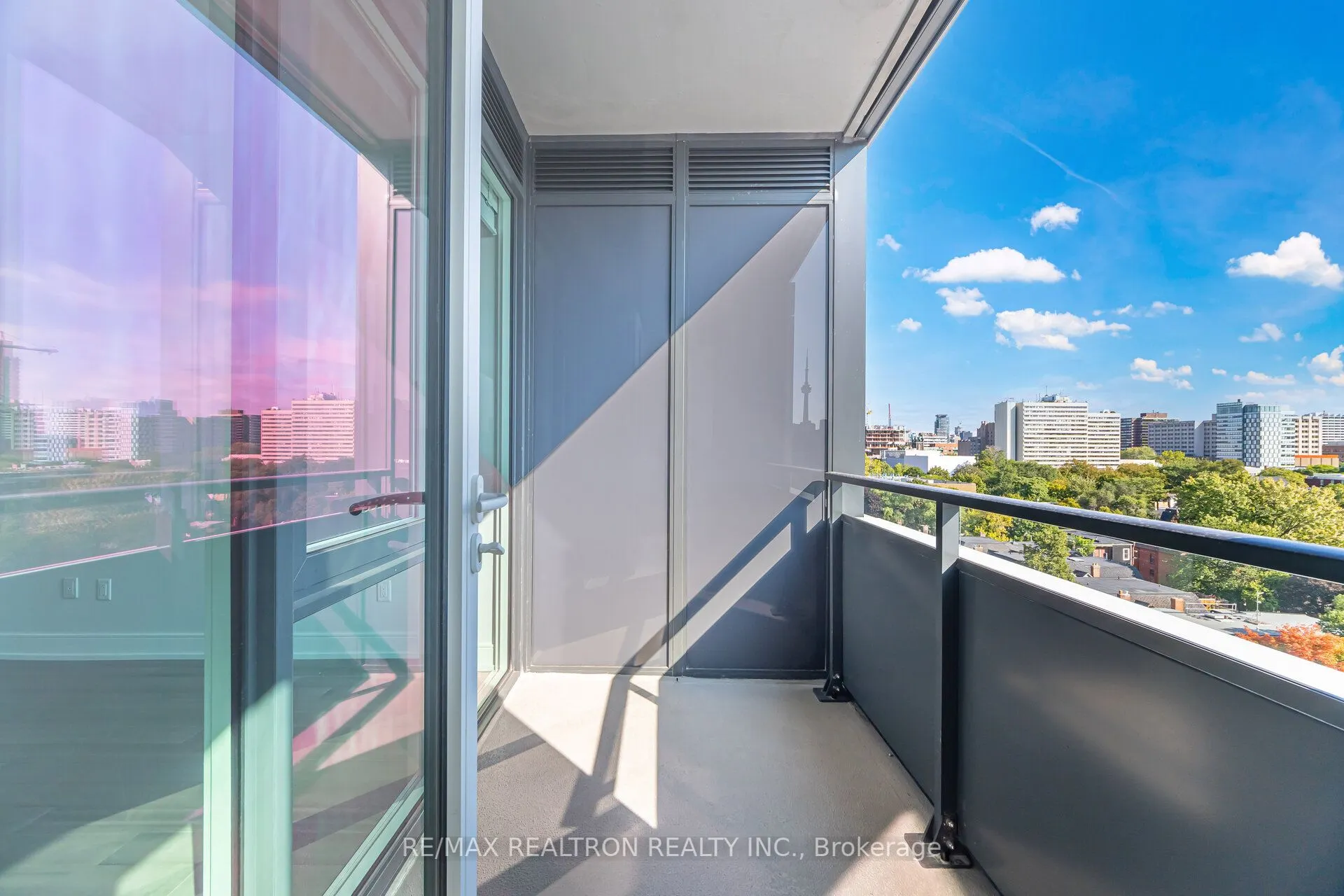 664 Spadina Avenue, #907