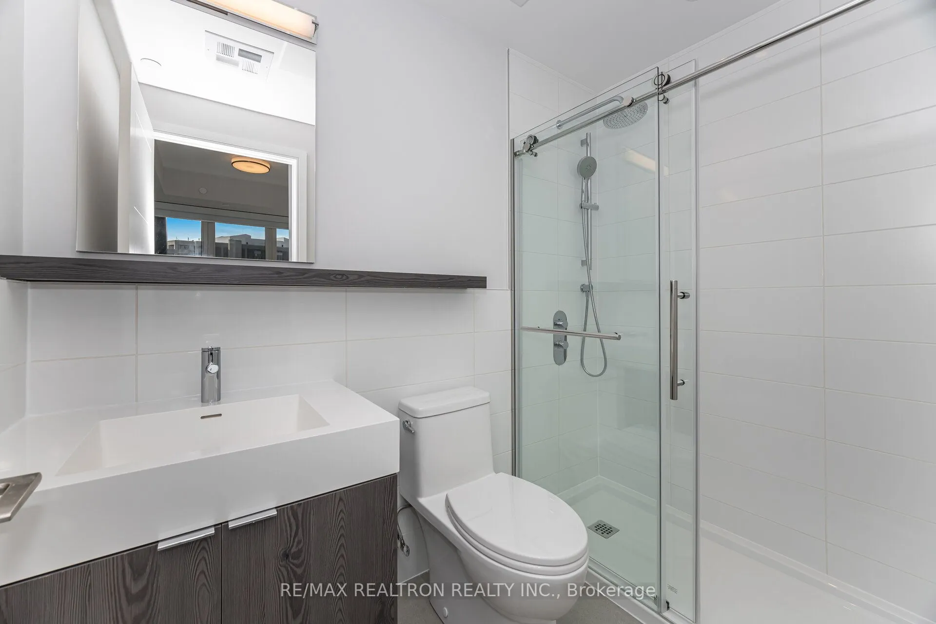 664 Spadina Avenue, #907
