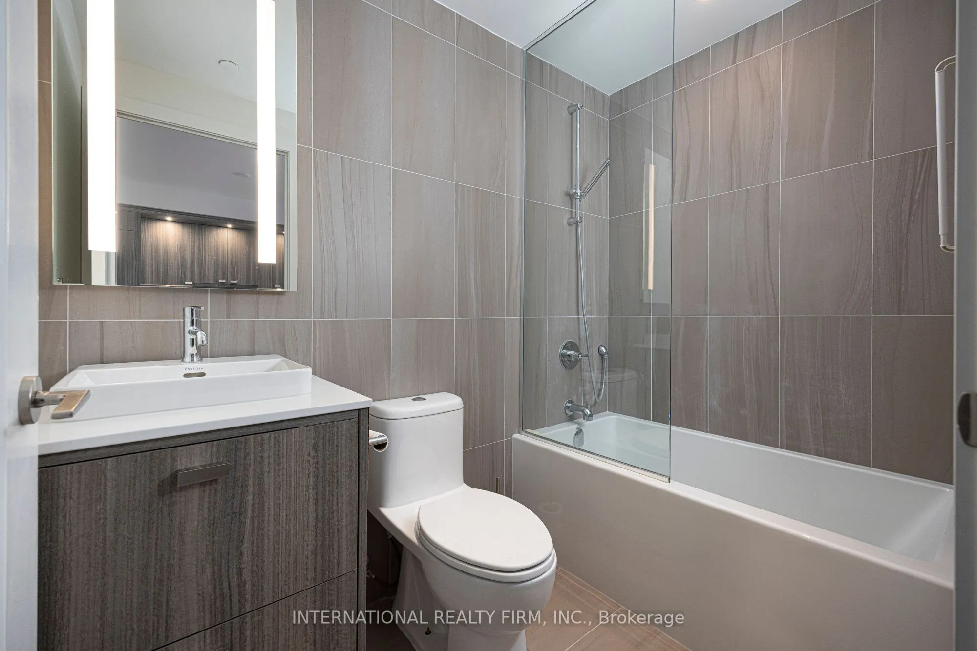 480 FRONT Street W, #1703