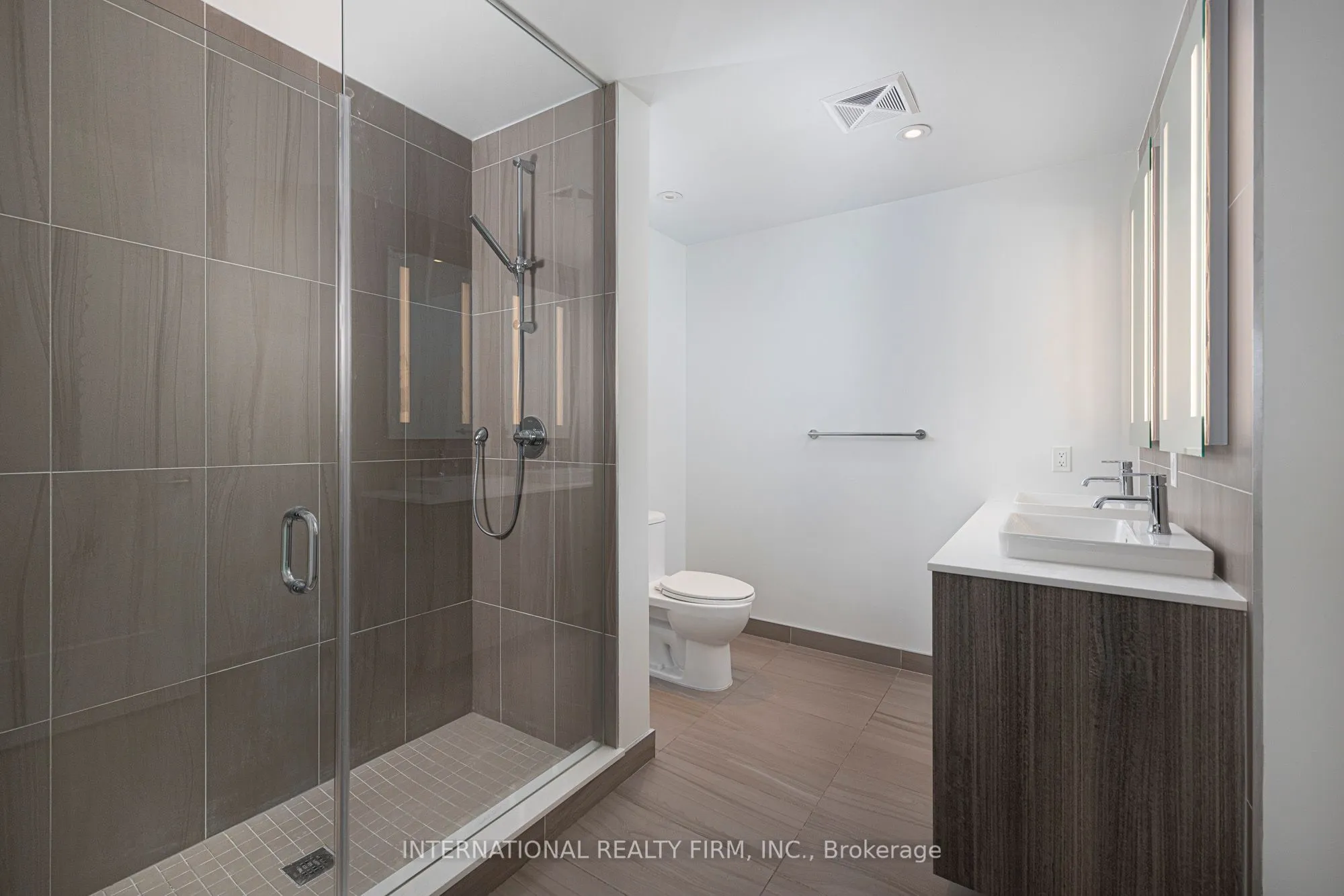 480 FRONT Street W, #1703