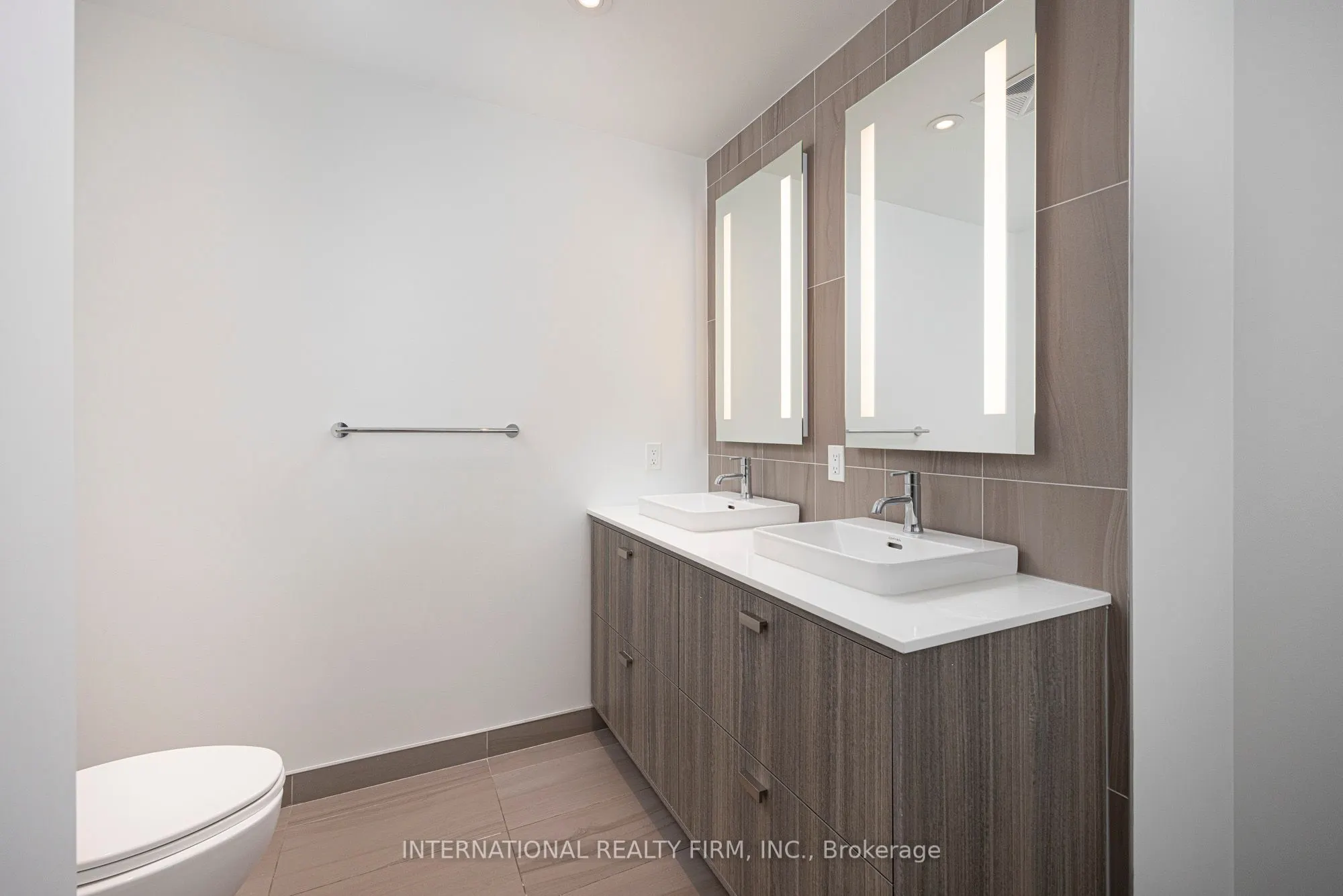 480 FRONT Street W, #1703