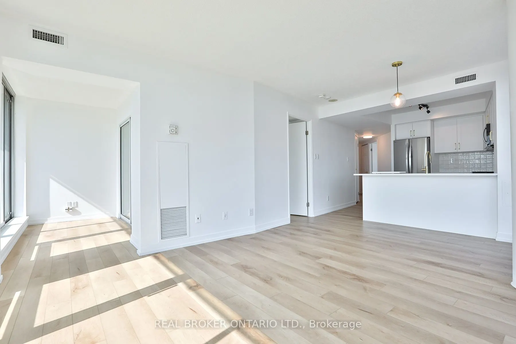 650 Queens Quay W, #607