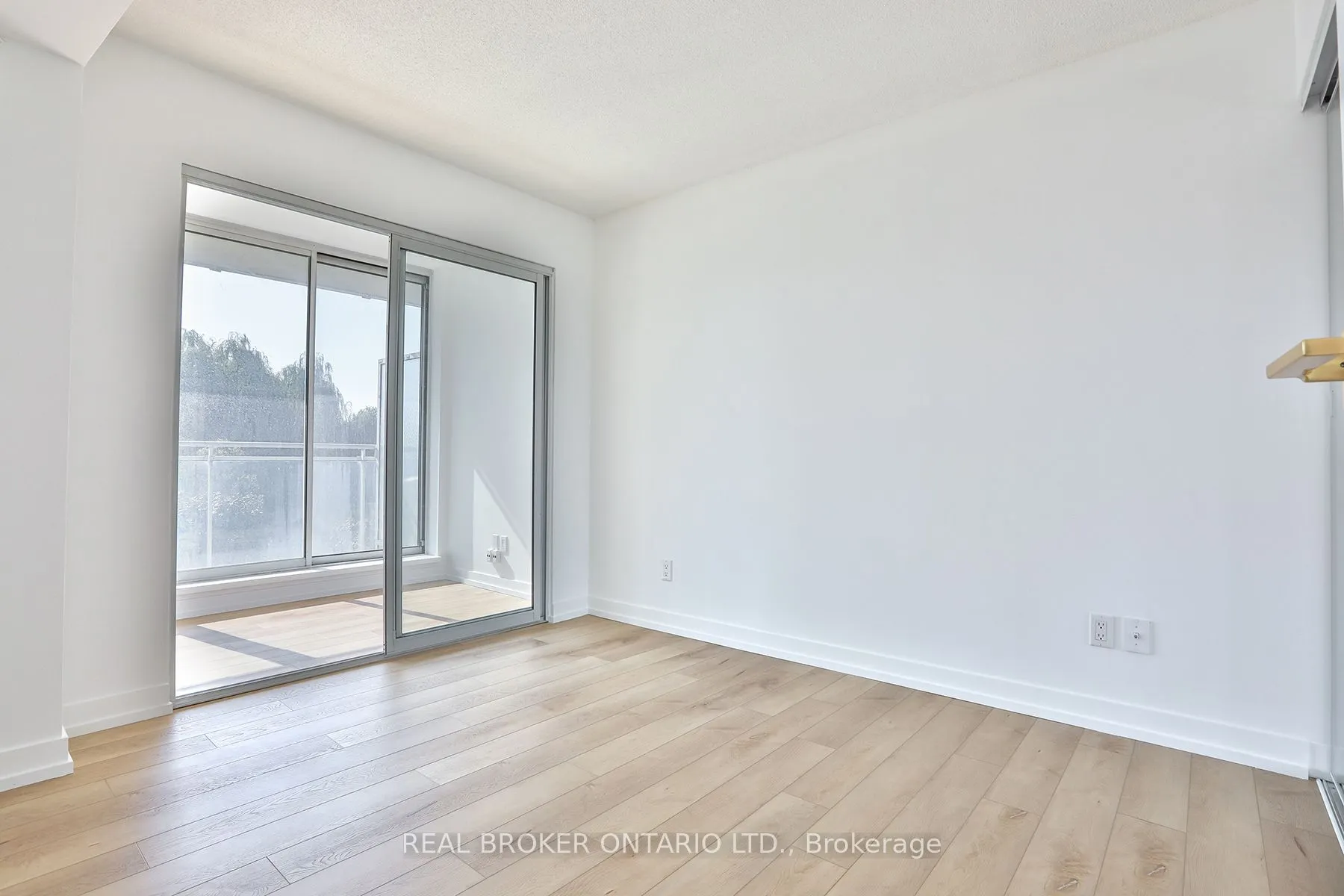 650 Queens Quay W, #607