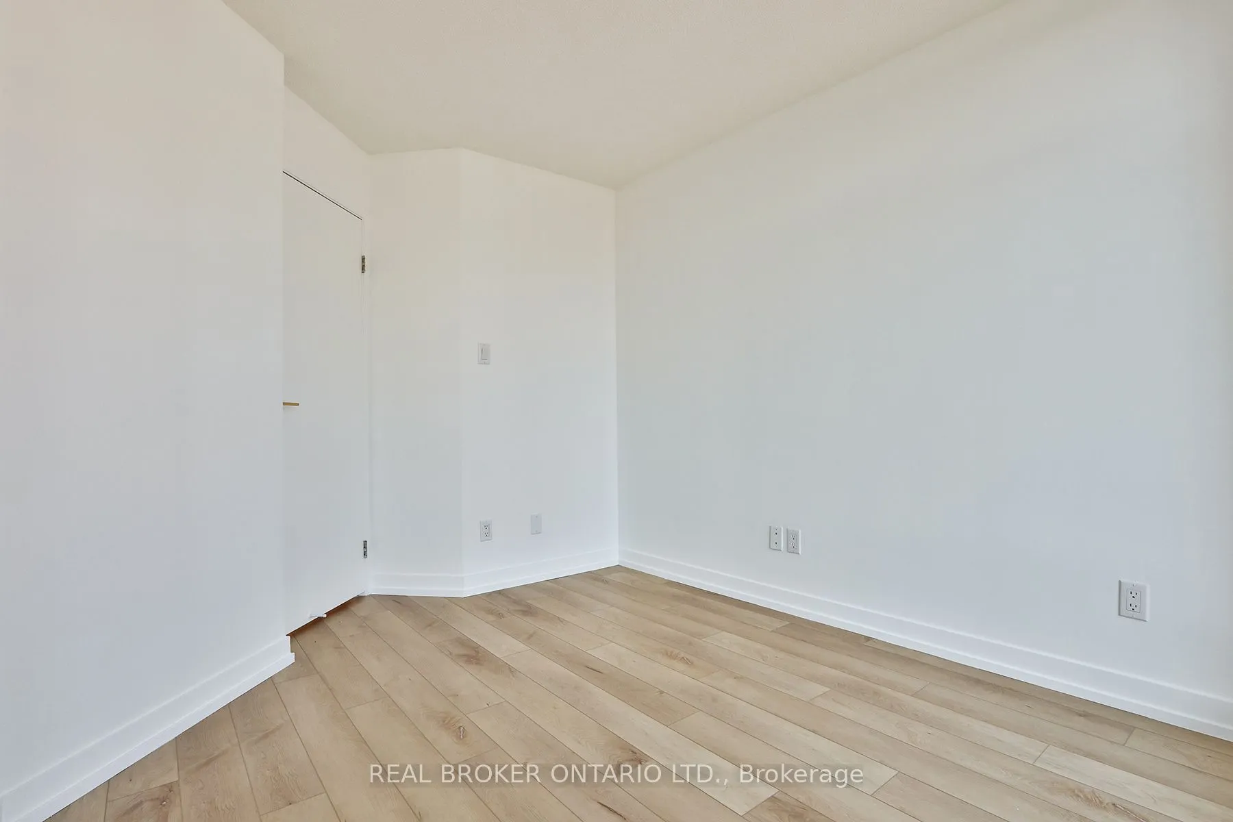650 Queens Quay W, #607