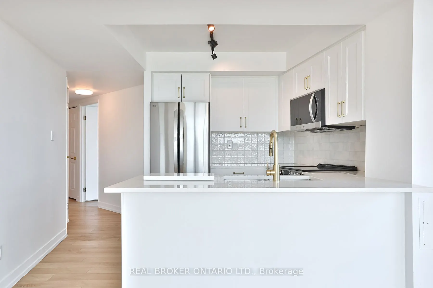 650 Queens Quay W, #607