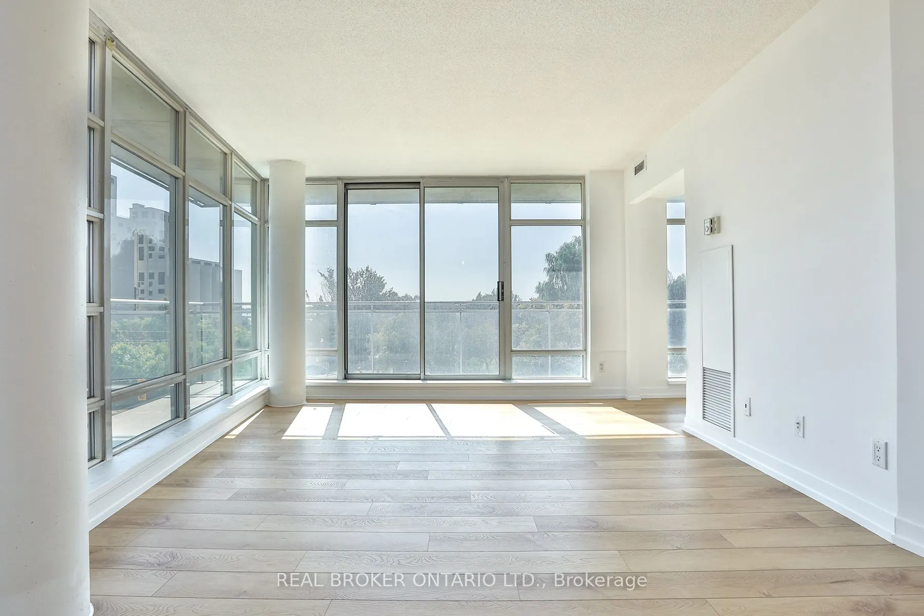 650 Queens Quay W, #607