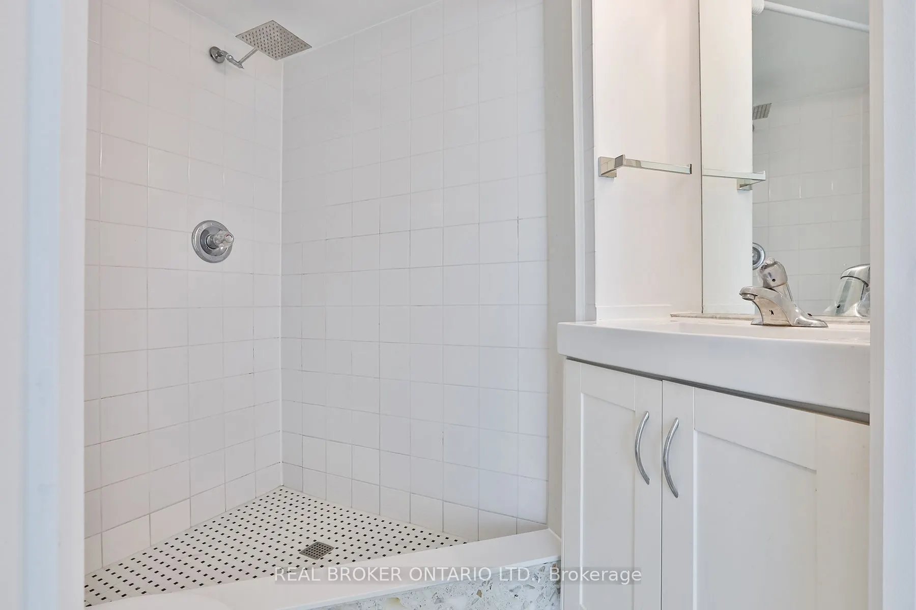 650 Queens Quay W, #607