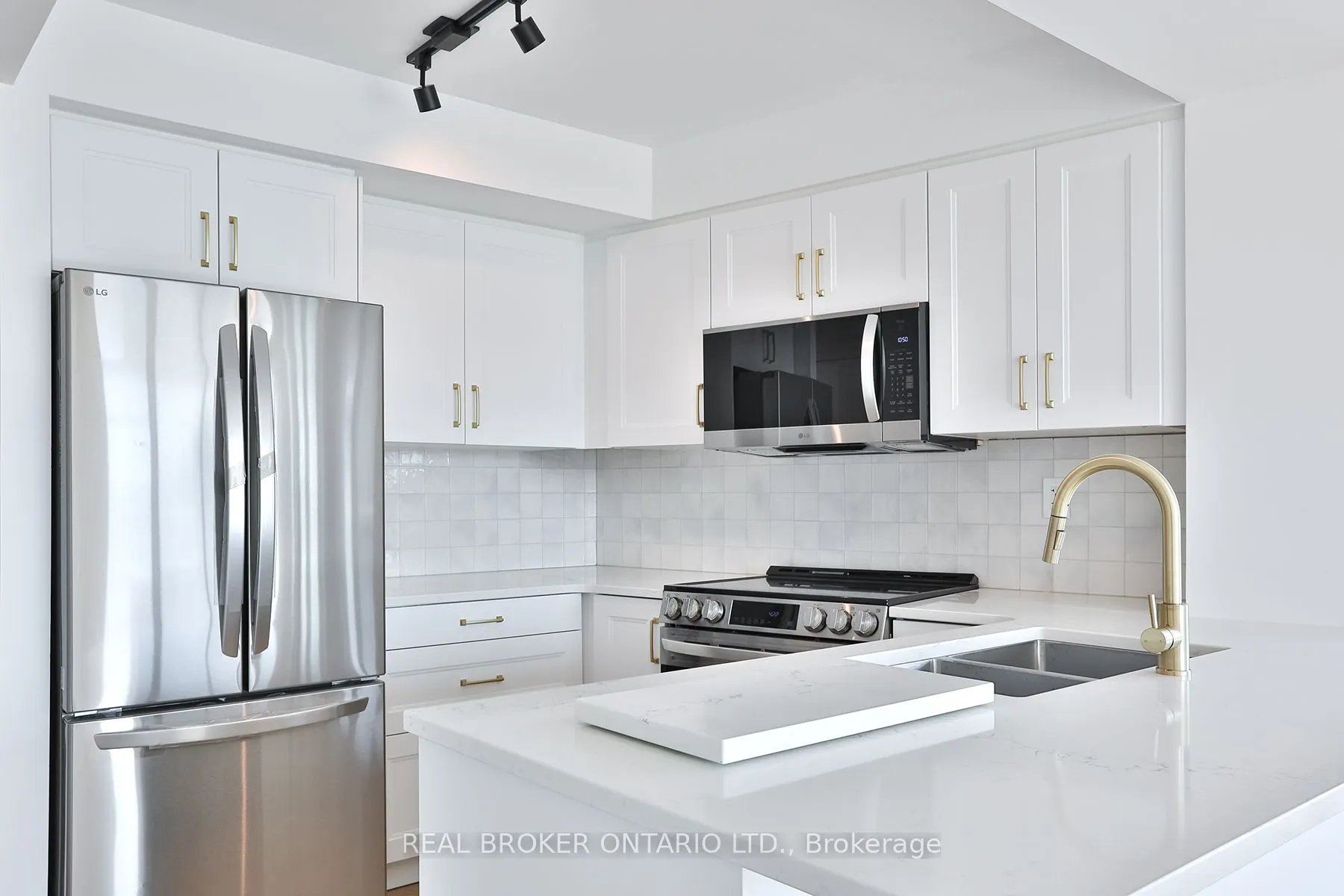 650 Queens Quay W, #607
