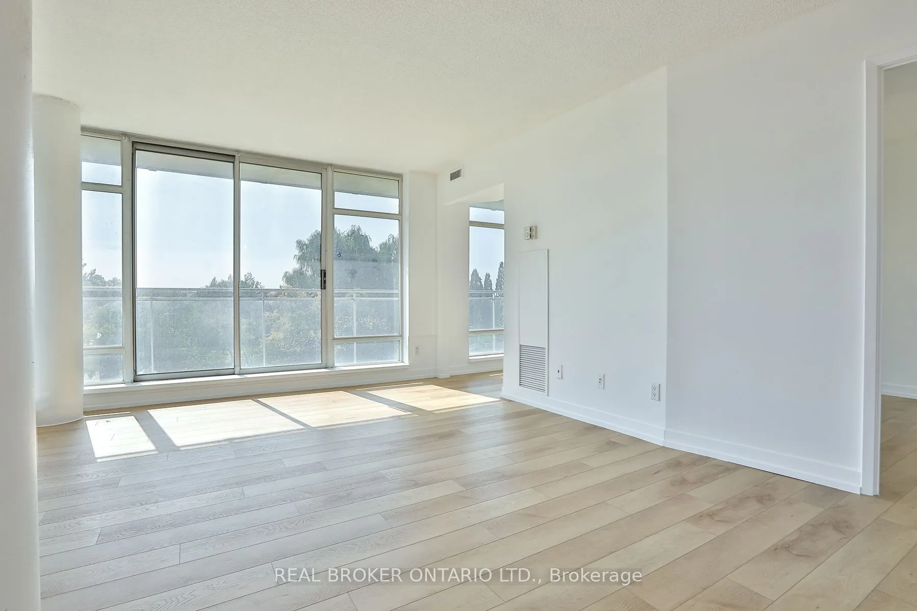 650 Queens Quay W, #607